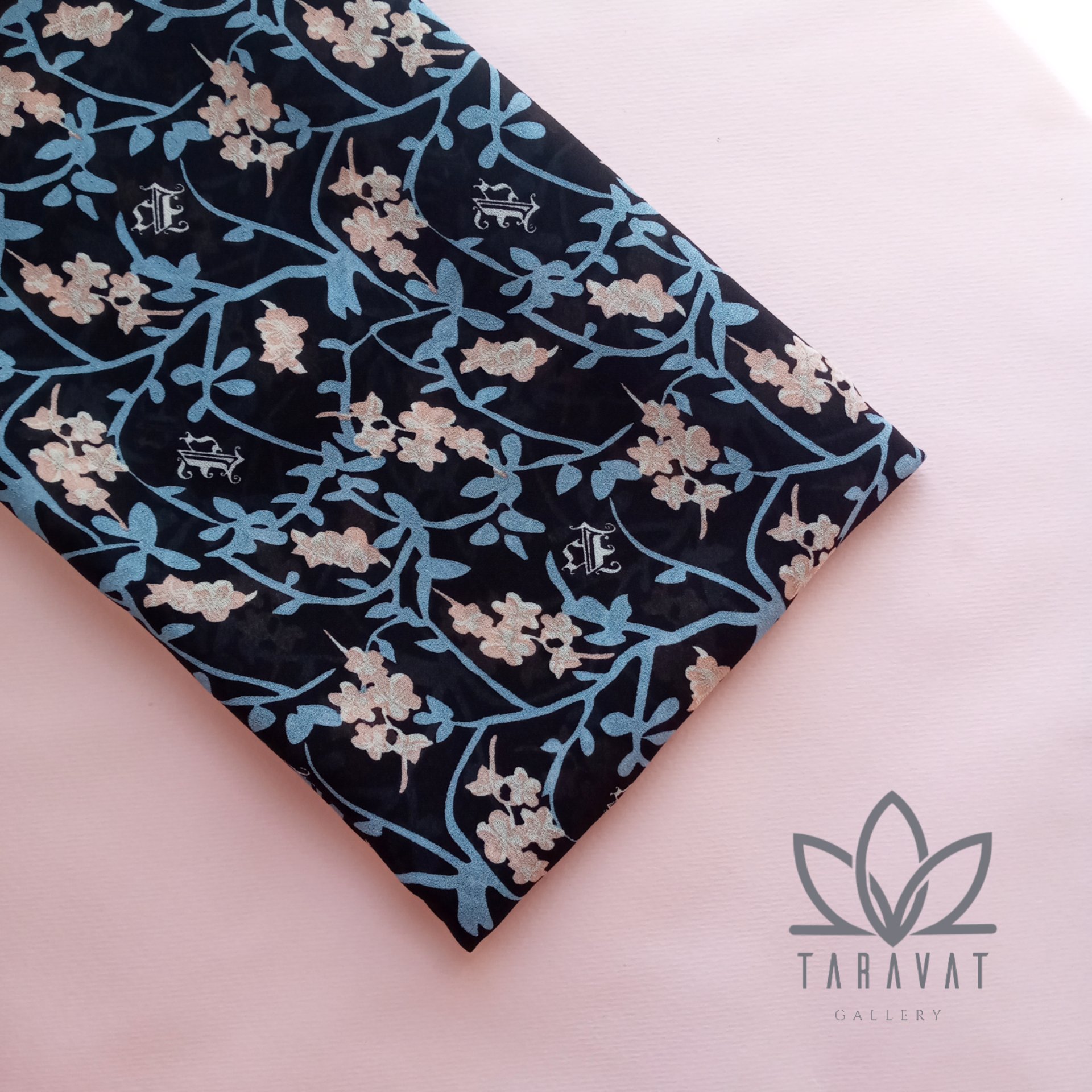 روسری حریر ژرژت زمینه مشکی