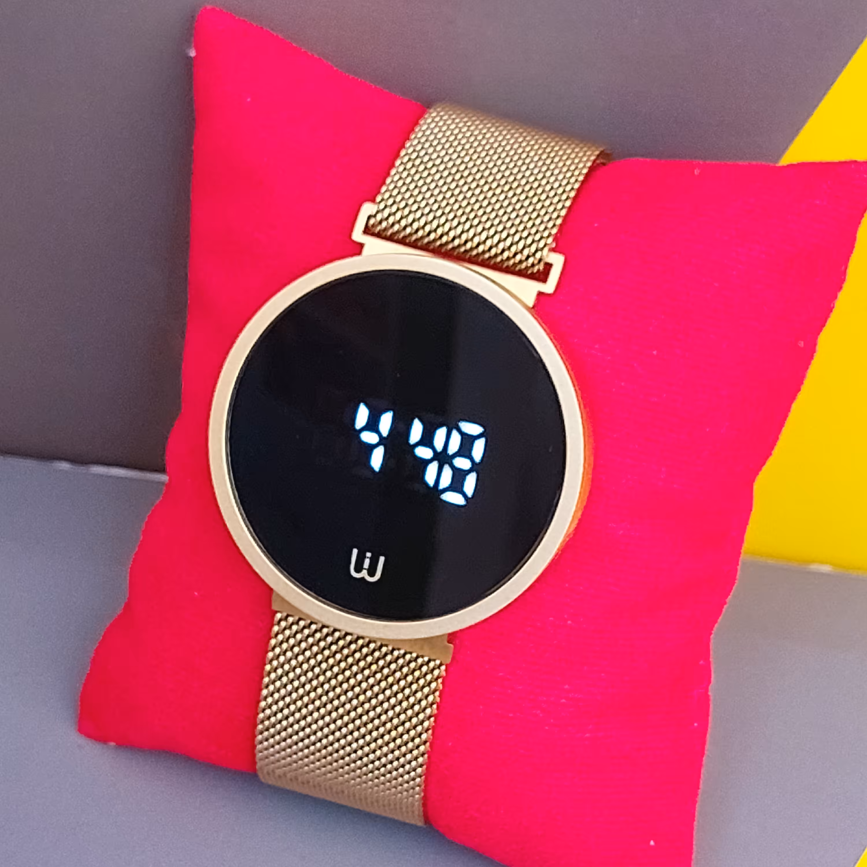 ساعت iwatch لمسی زنانه و مردانه باکیفیت و اورجینال .