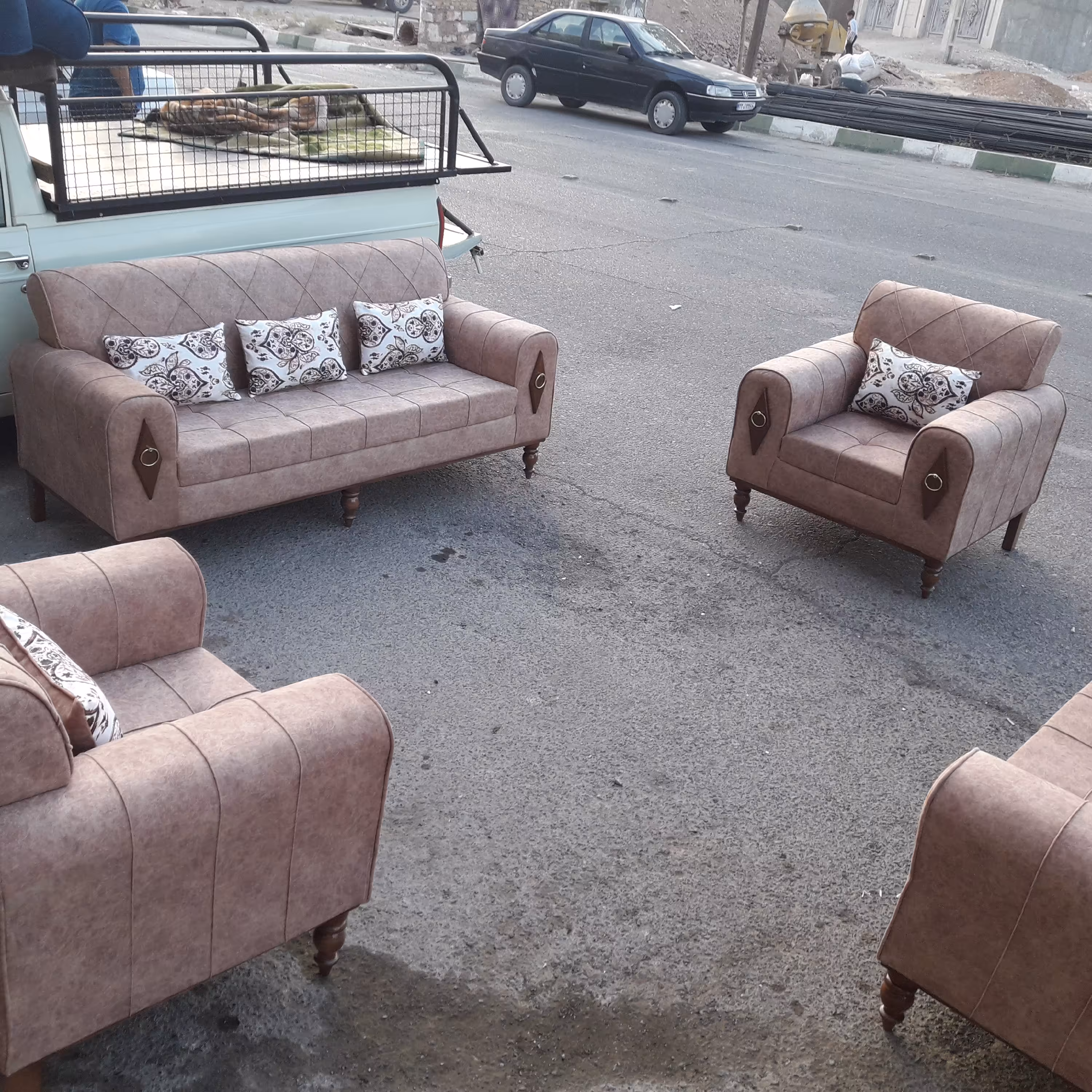 مبل نیو راحتی اسکارلت پایه خراطی و پایه فلزی قابل اجراست