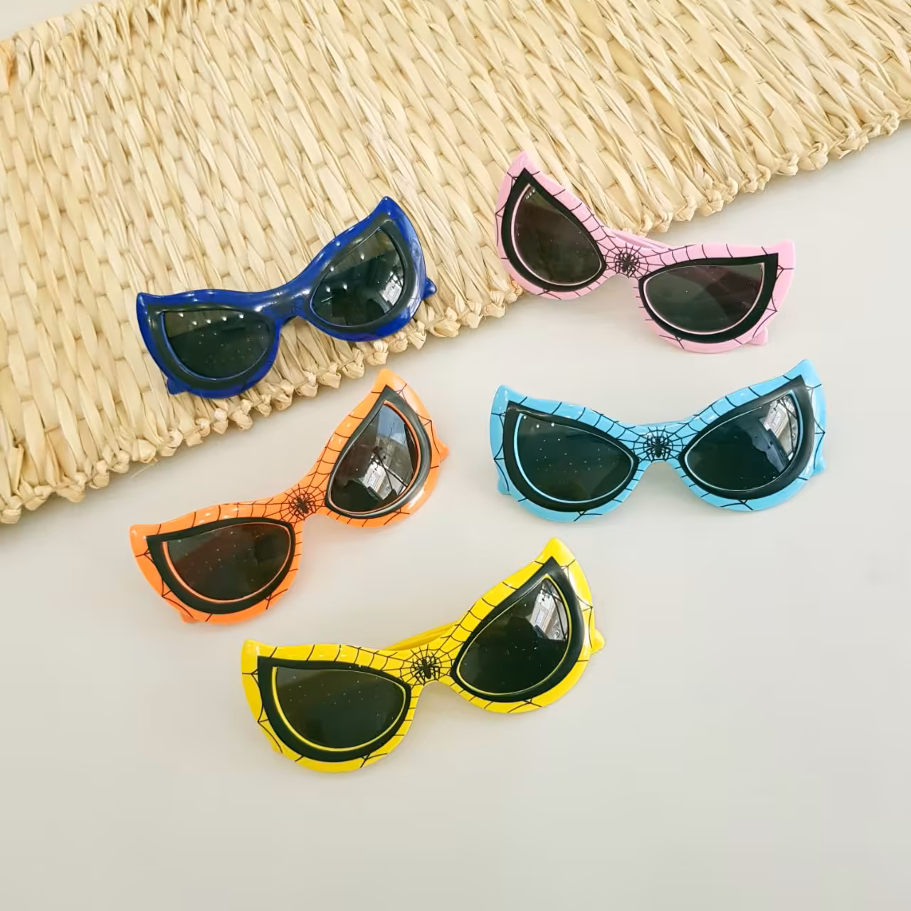 عینک پسرانه طرح مرد عنکبوتی مناسب 2 تا 8 سال