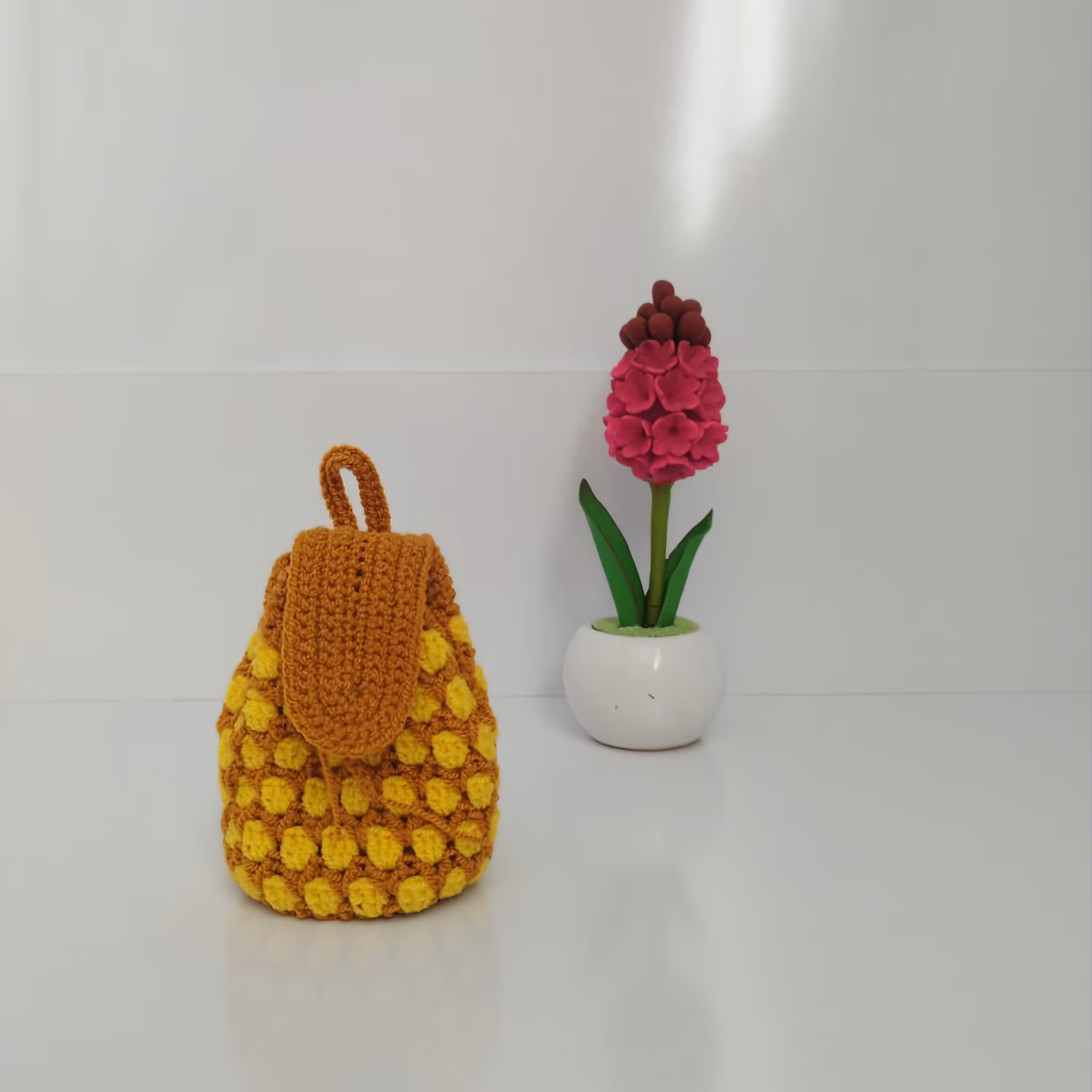 کوله پشتی فانتزی بافته شده با کاموای ایرانی  با ارتفاع 12سانت