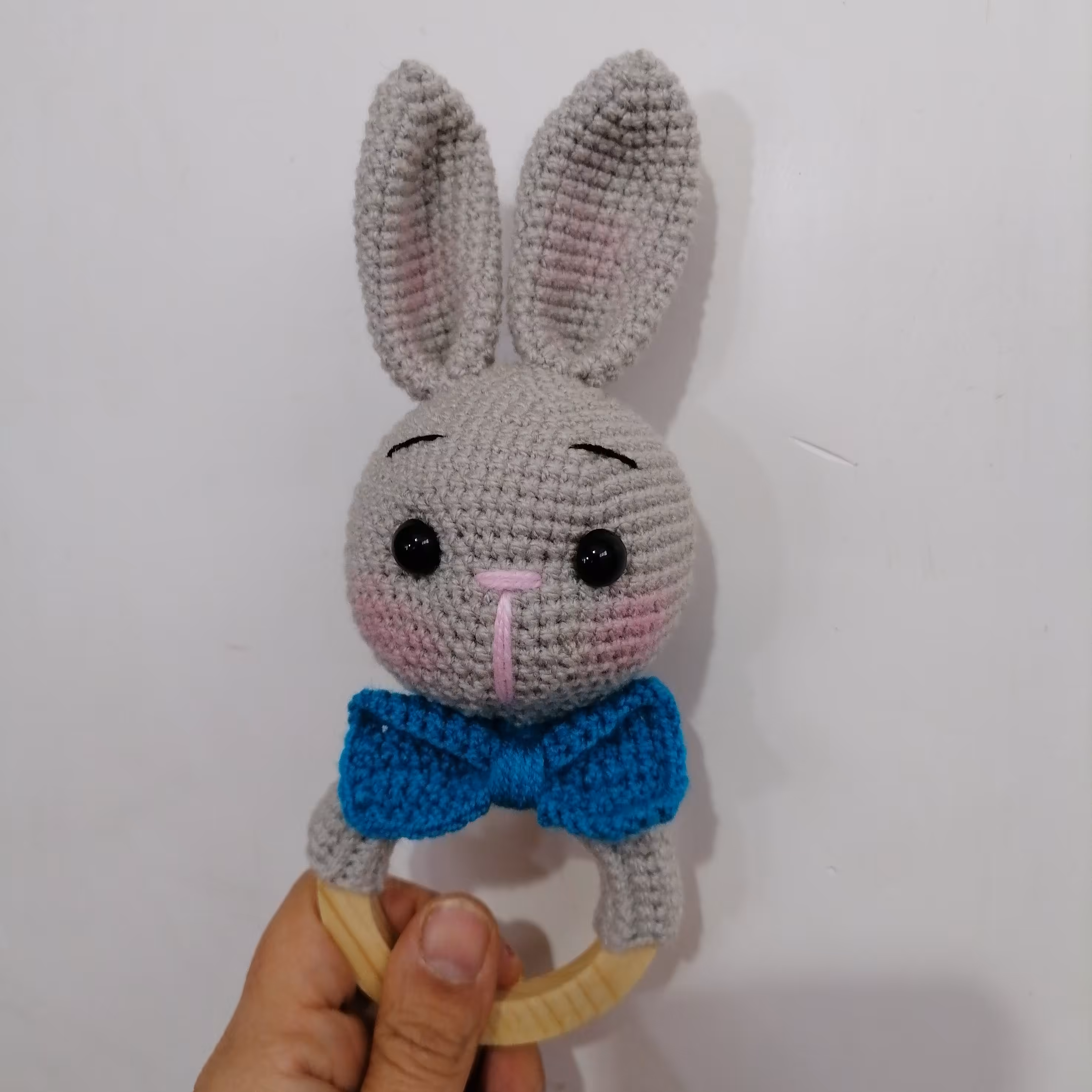جغجغه خرگوش بافتنی با چشم های ایمن مناسب برای سیسمونی