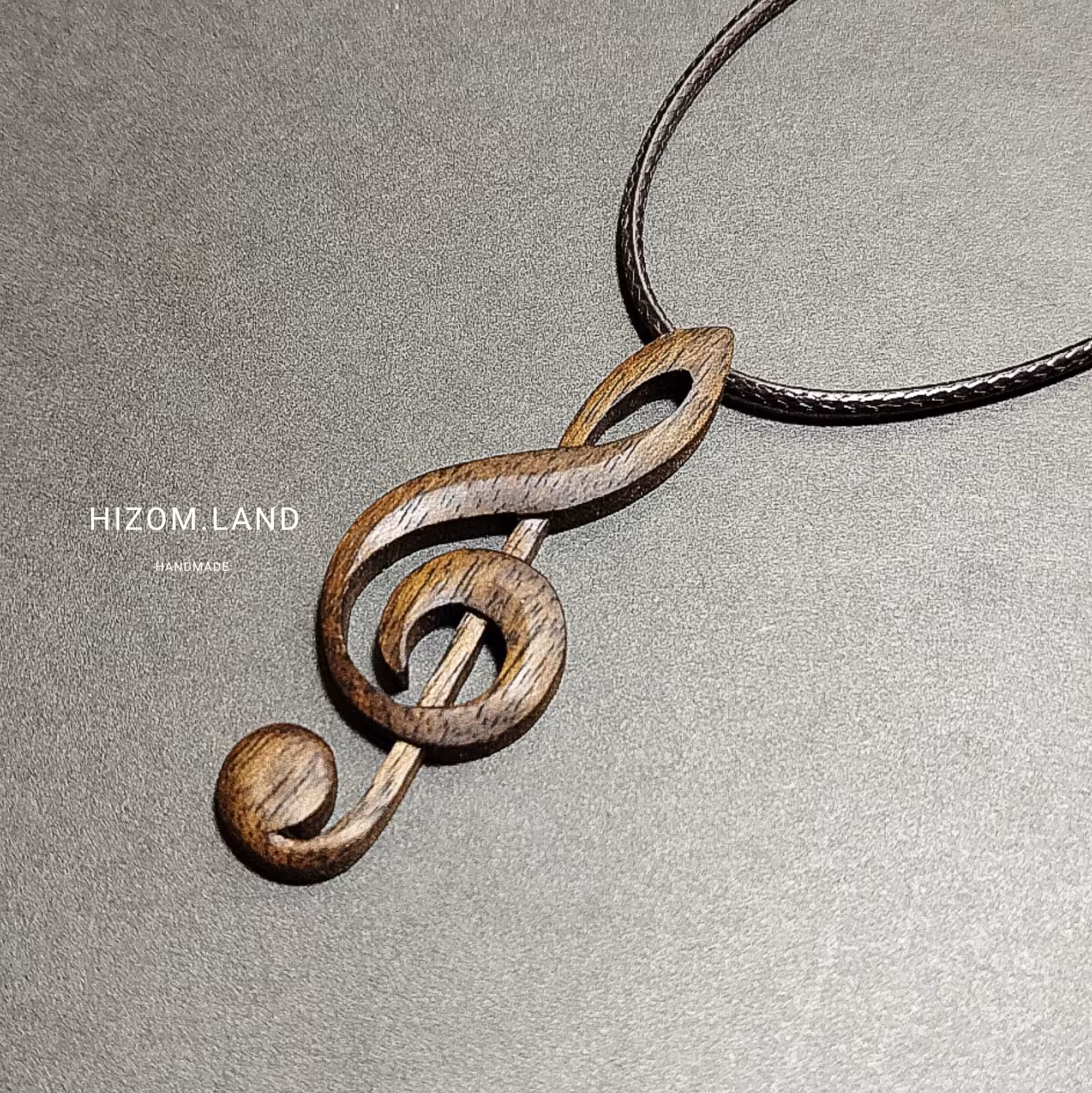 گردنبند چوبی کلید سل با بند چرمی قابل تنظیم