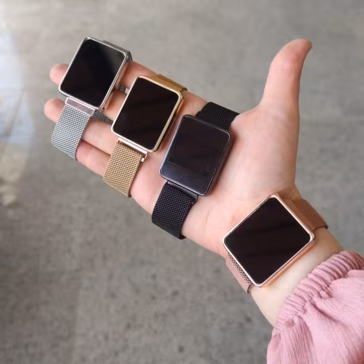 ساعت ال ای دی شرکتی
آلارم سفید
نمایشگر تایم وتقویم 
صفحه لمسی 
بند حصیری قفل مگنتی