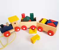قطار بلوک های چوبی
