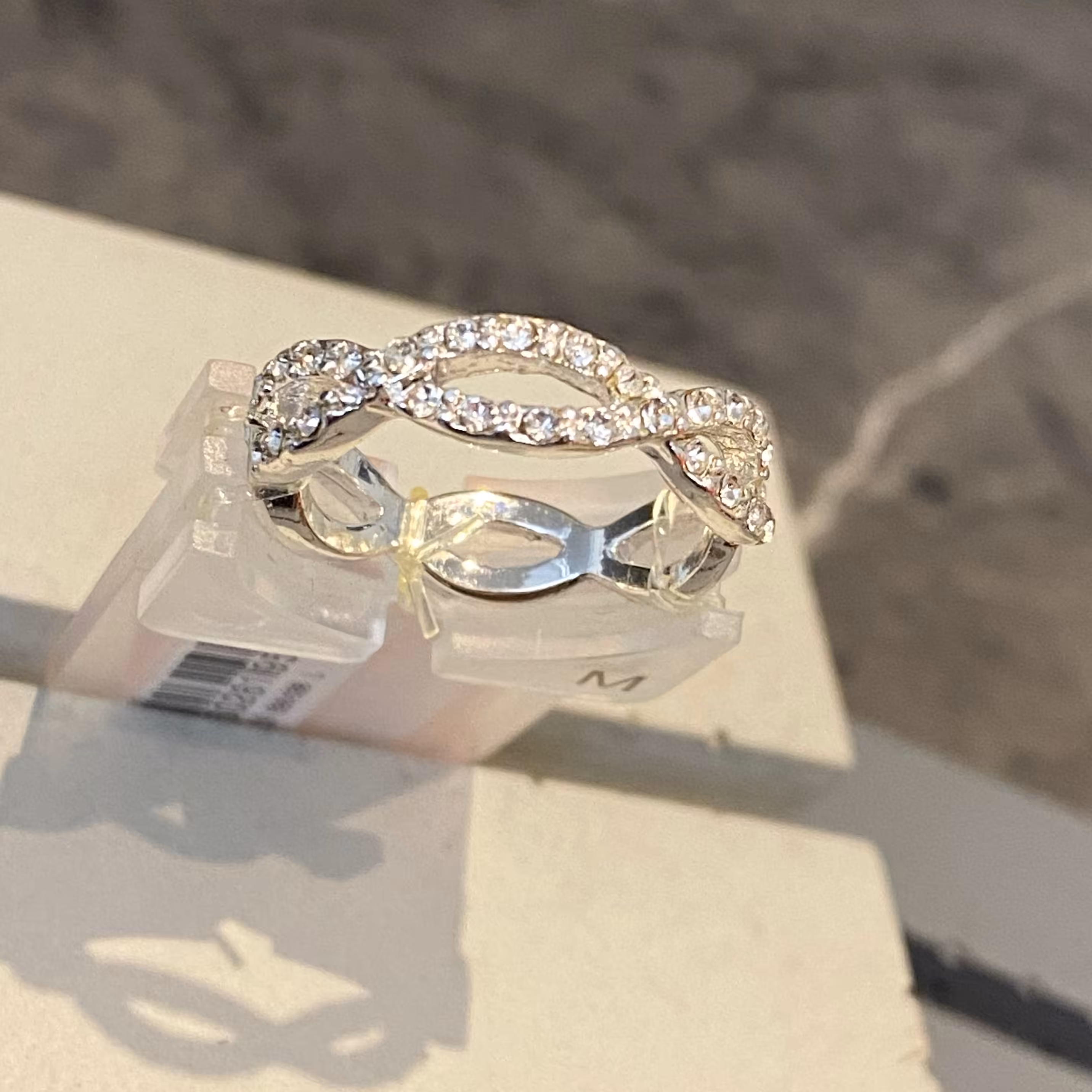 انگشتر تمام نگین وارداتی بسیار زیبا و خاص اکسسوری و زیورآلات خاص برای کادو