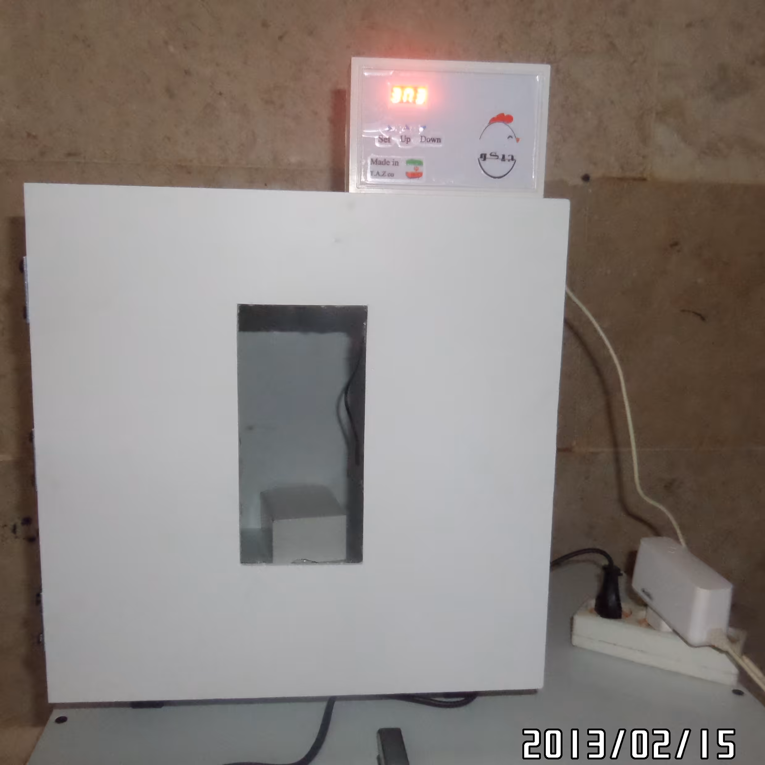 مادر مصنوعی یا گرمخانه طوطیسانان و عروس هلندی Jico m1