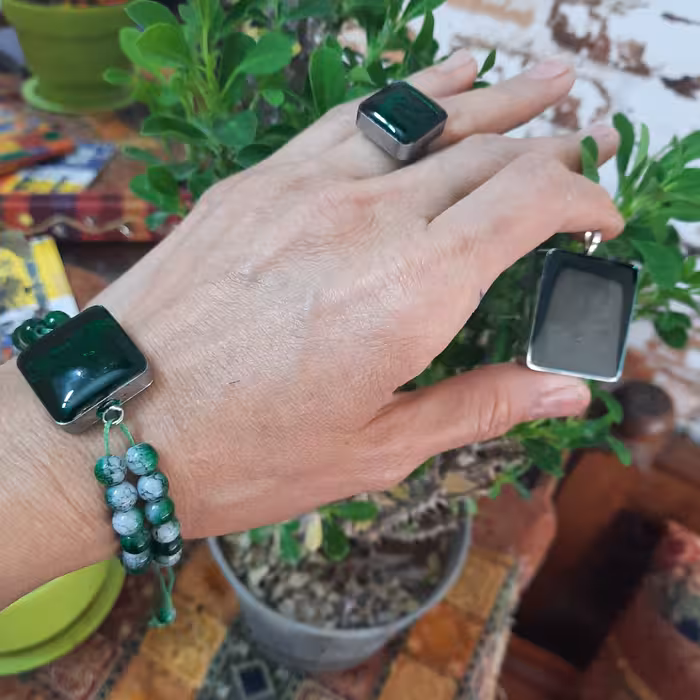 ست گردنبند و دستبند و انگشتر سبز