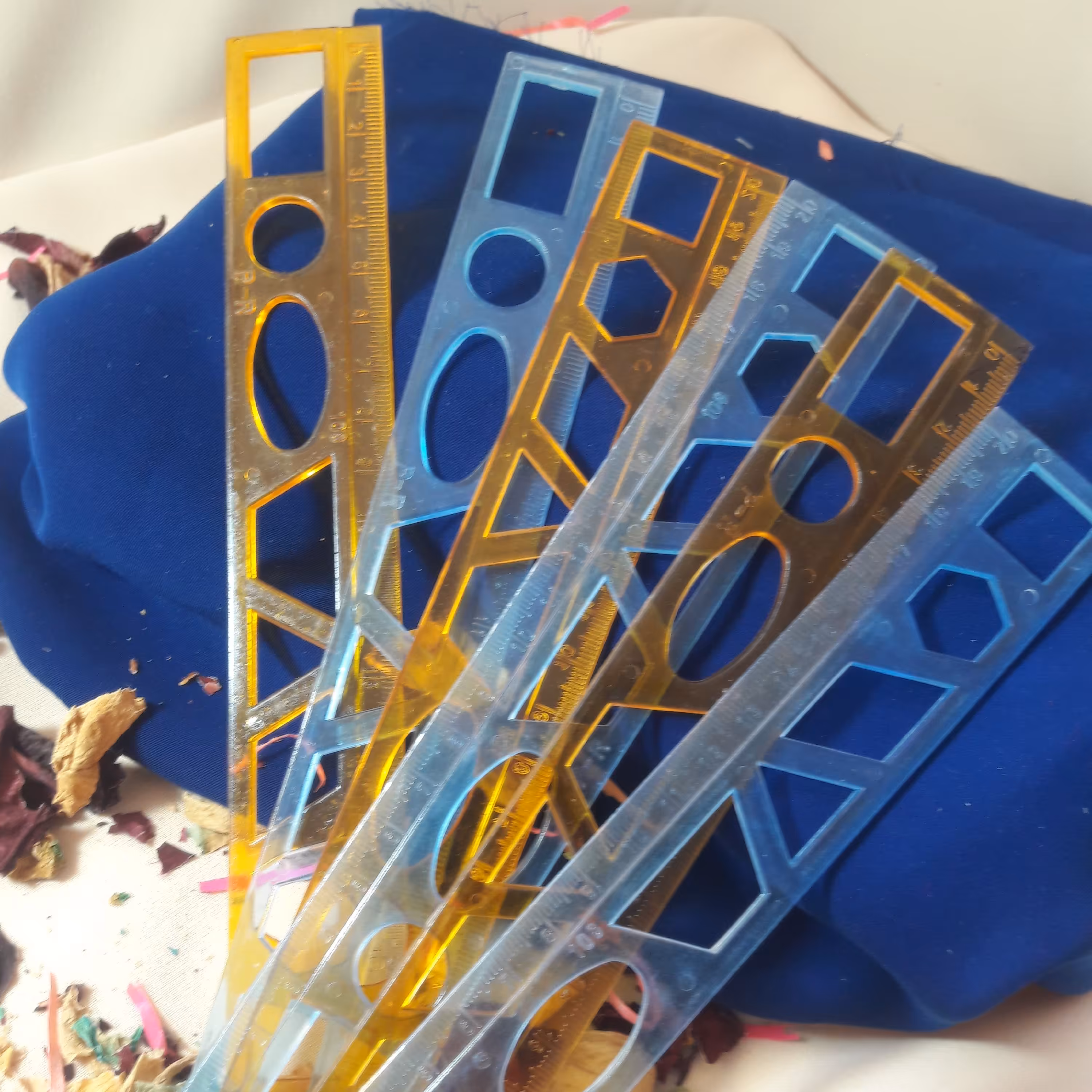 خط کش پلاستیکی شفاف در دو رنگ آبی و نارنجی