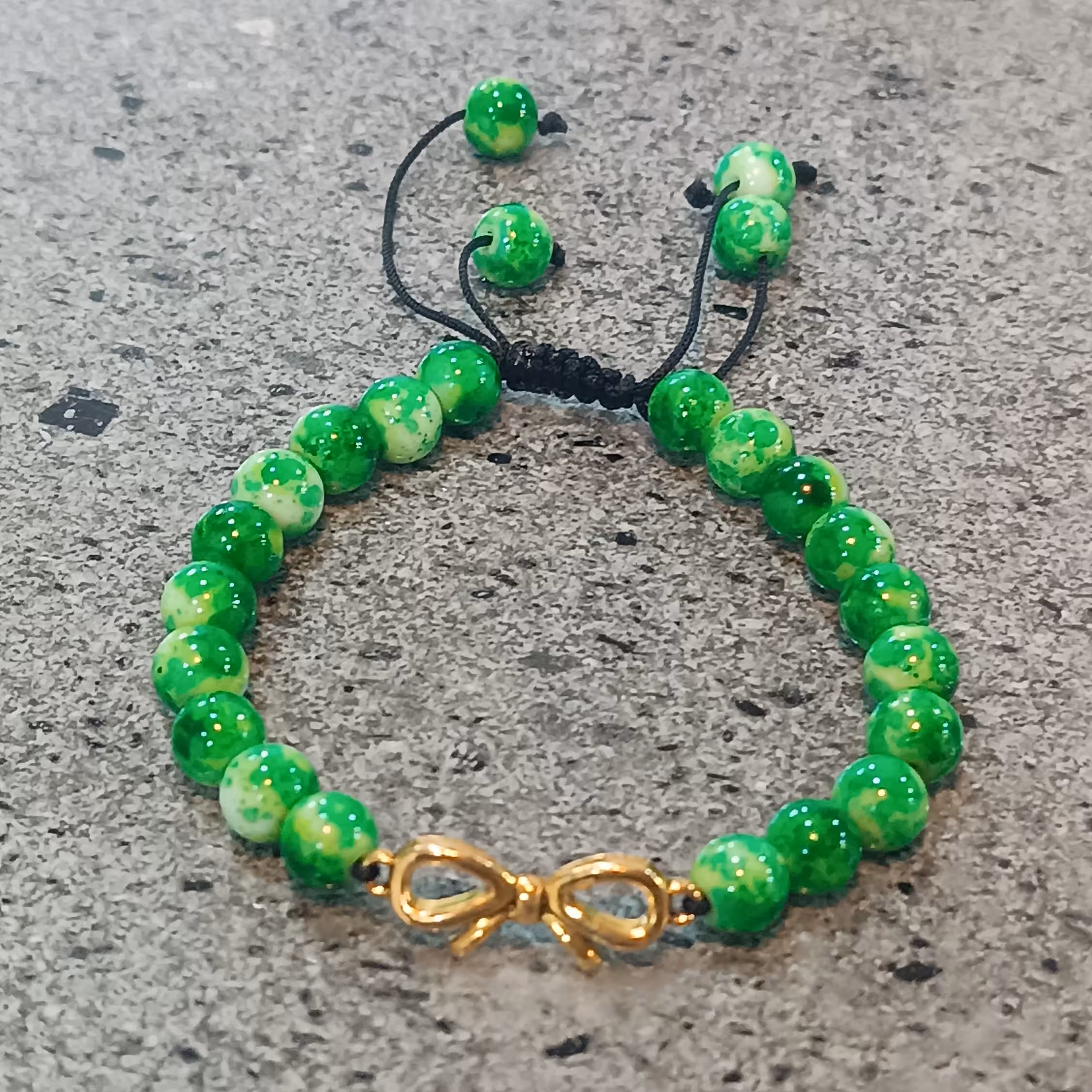 دستبند سنگی آبرنگی خوش رنگ وزیبا، با گره کشویی