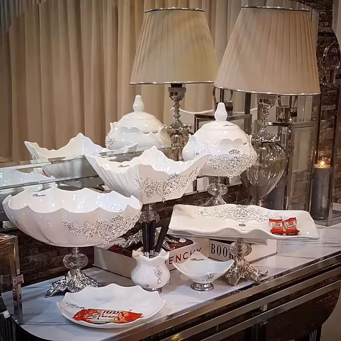 سرویس  پذیرایی  24 پارچه گل برنزی پهن سیلور طرح پانیا با پیاله و پیش دستی و جاکاردی و سرویس چای خوری 