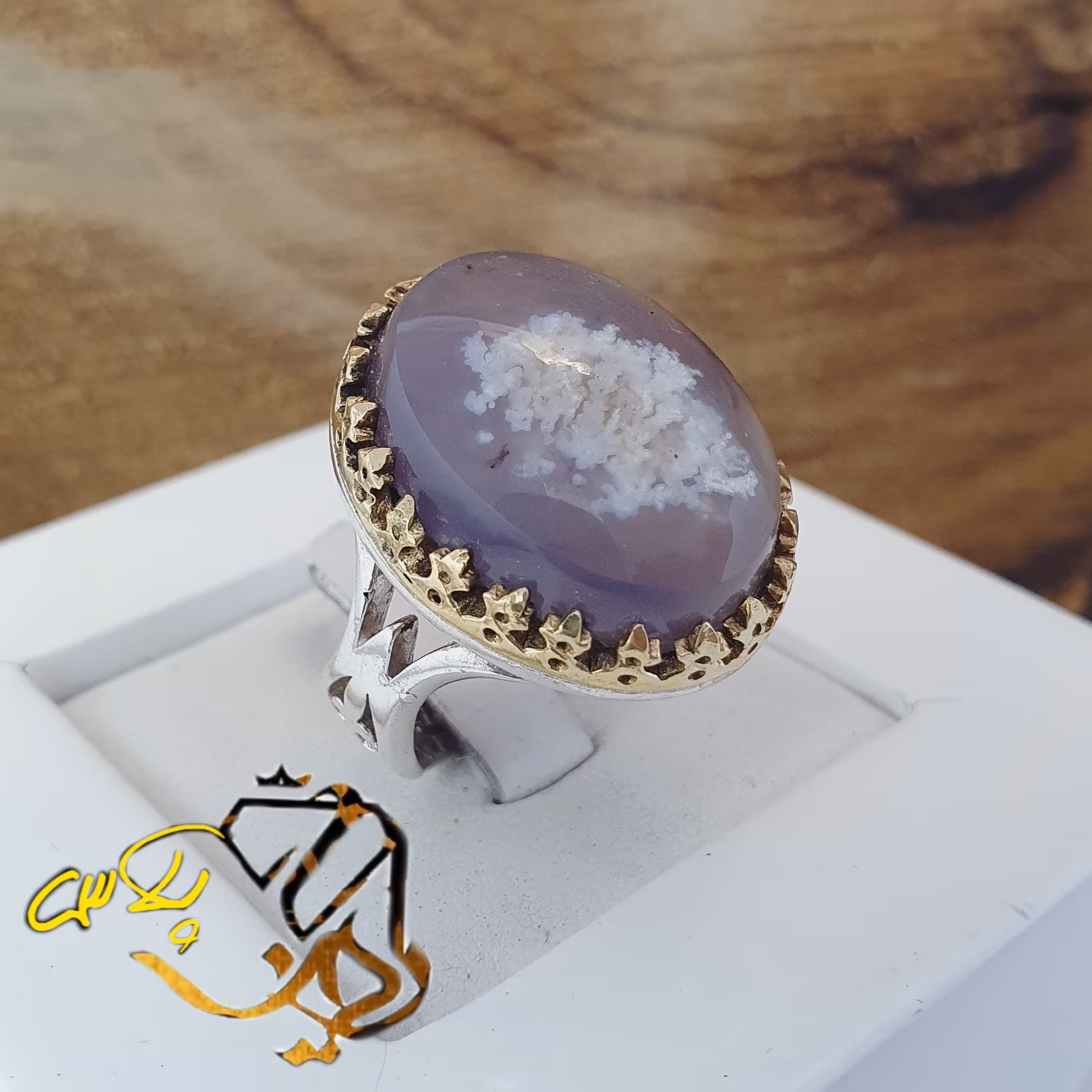 انگشتر نقره زیبای مردانه طرح نیزه چنگ برنجی شکیل با نگین شجر بهاره فردوس اصلی و معدنی 