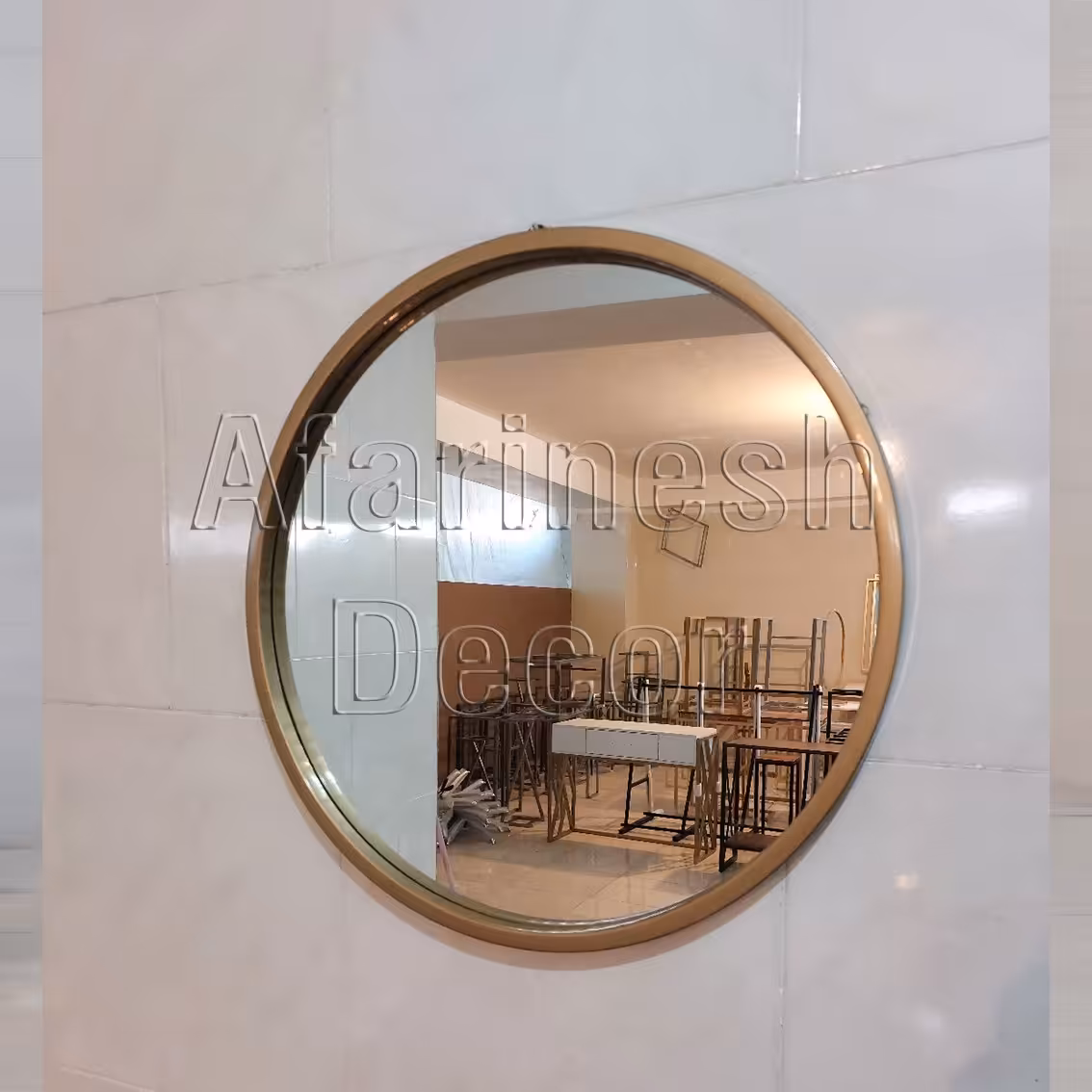 آینه گرد با رنگ طلایی ترک و قطر 70 سانتیمتر