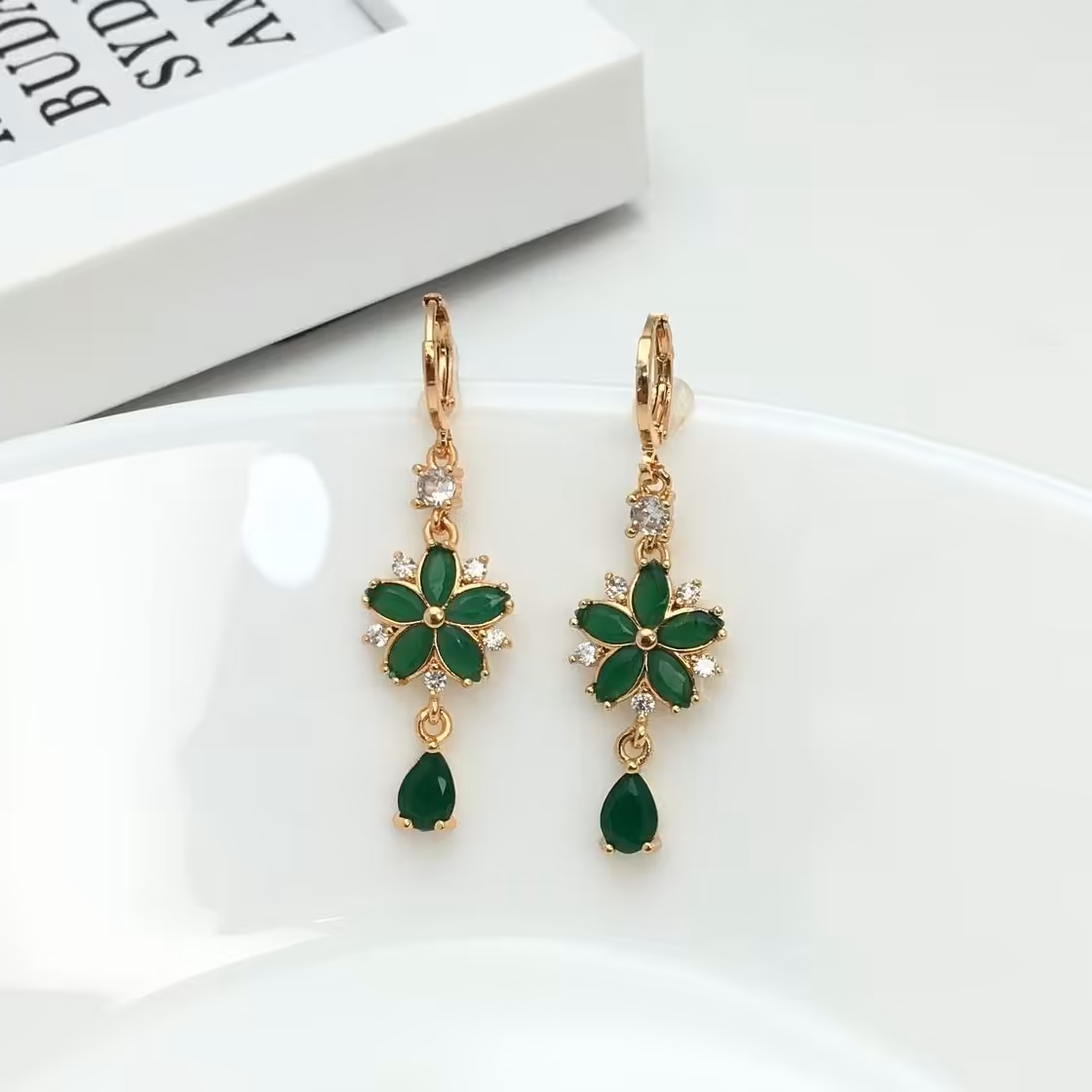 گوشواره نگین دار