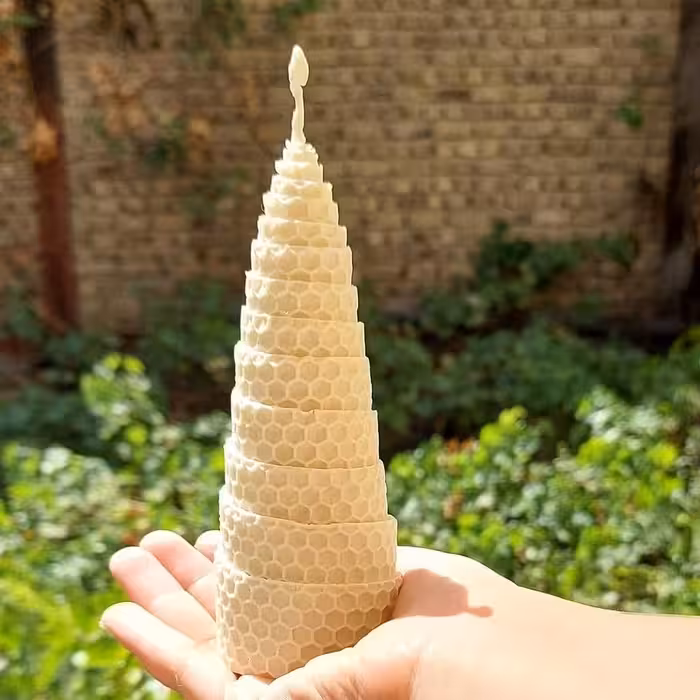 شمع طبیعی دست ساز تهیه شده از موم عسل طرح کندو در رنگ های متنوع