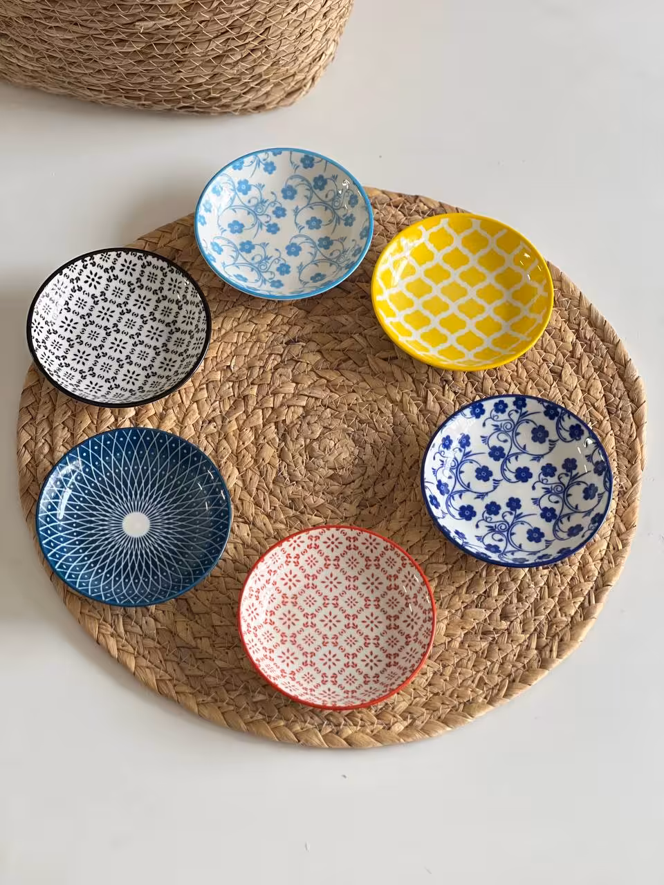 نعلبکی و خرماخوری چینی رنگی طرح دار