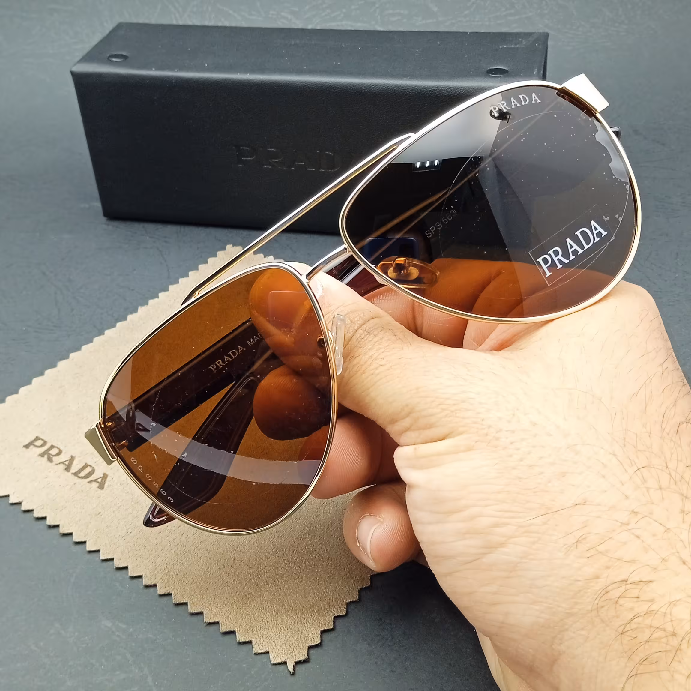 عینک آفتابی برند پرادا 1