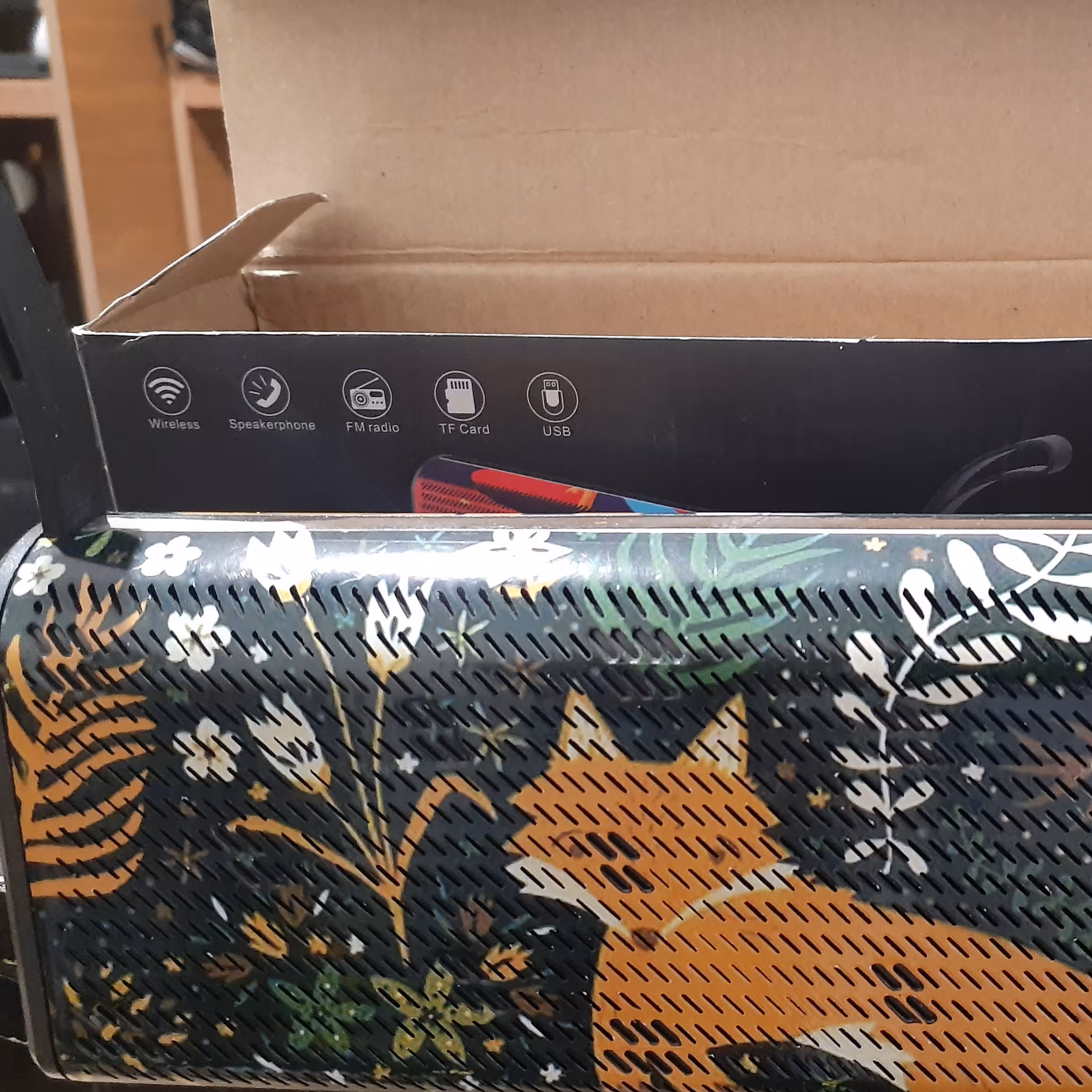 اسپیکر بلوتوثی WSA-863
بدنه آلیاژ محکم
فلش و رم خور و دارای ورودی Aux