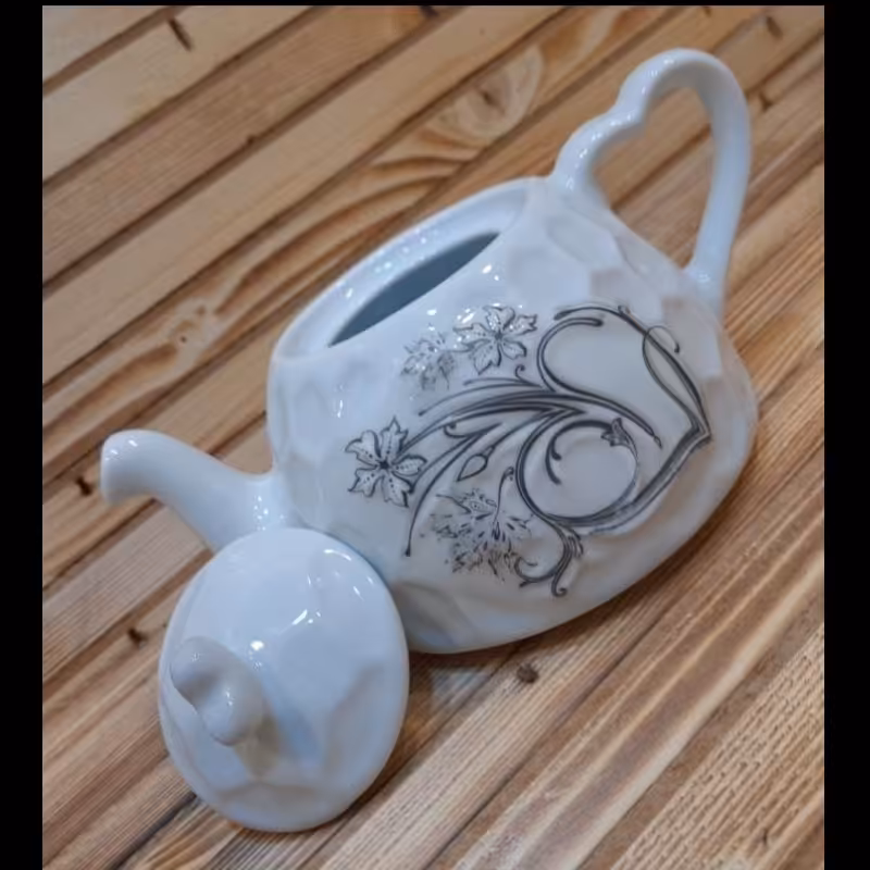 قوری چینی سایز  متوسط طرح دار برجسته 