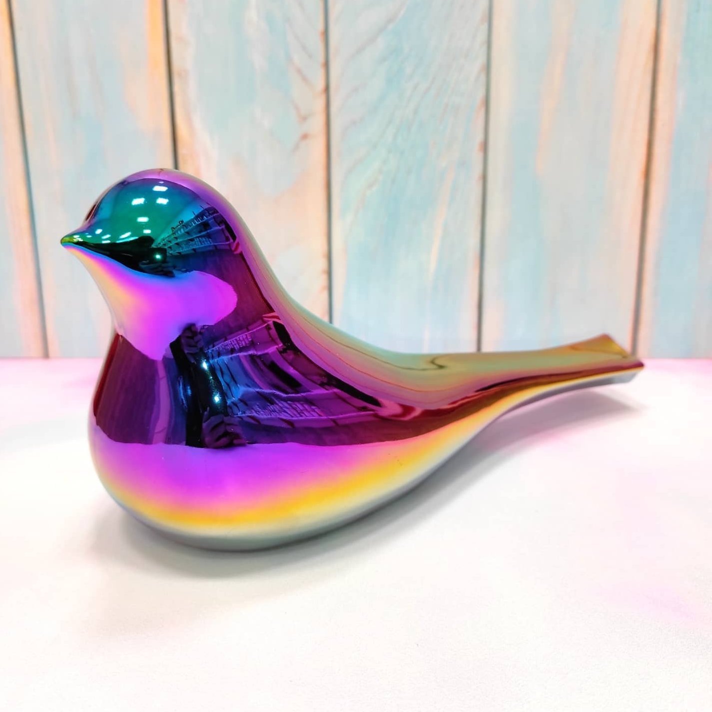 تندیس کبوتر رنگ هولوگرامی