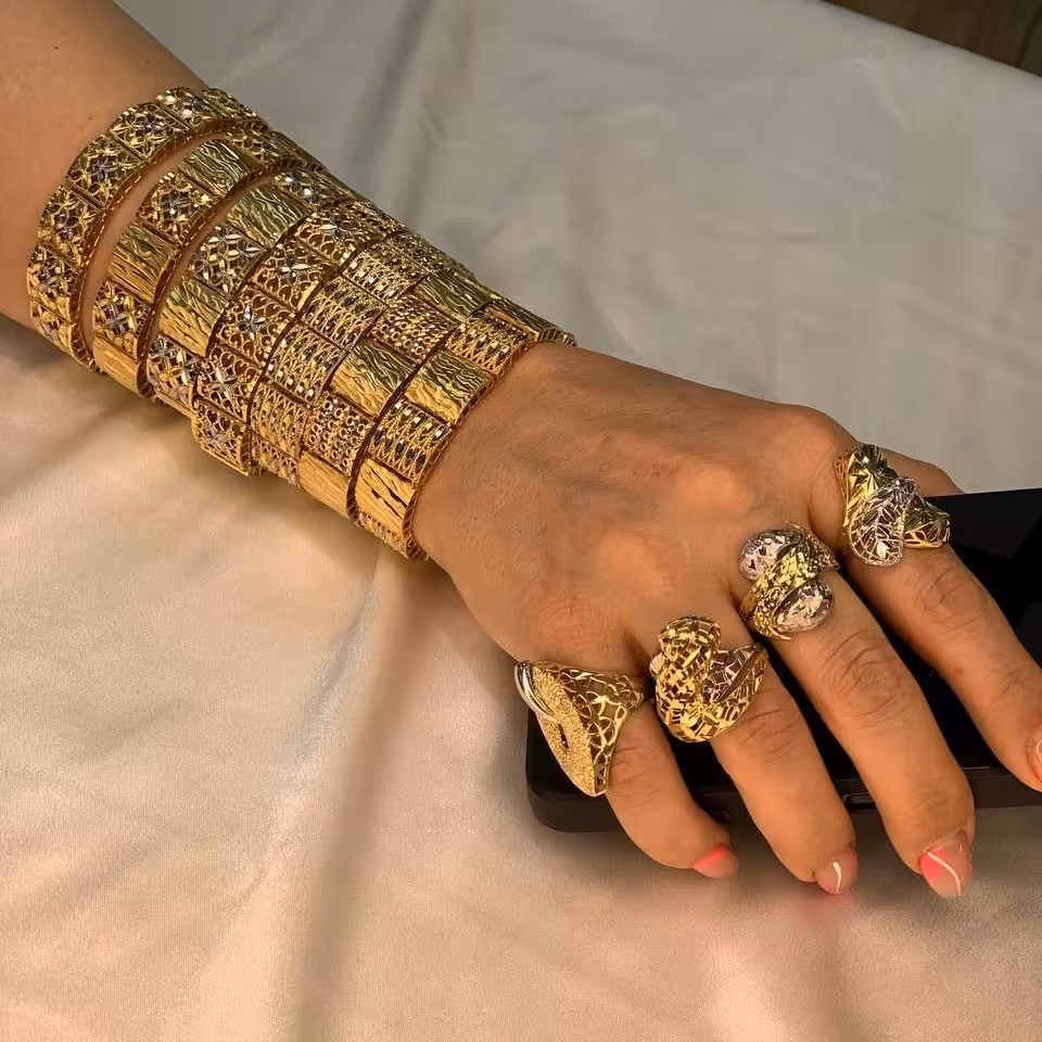 دستبند و انگشتر  نقره ابکاری طلا  طرح طلا ارسال رایگان 