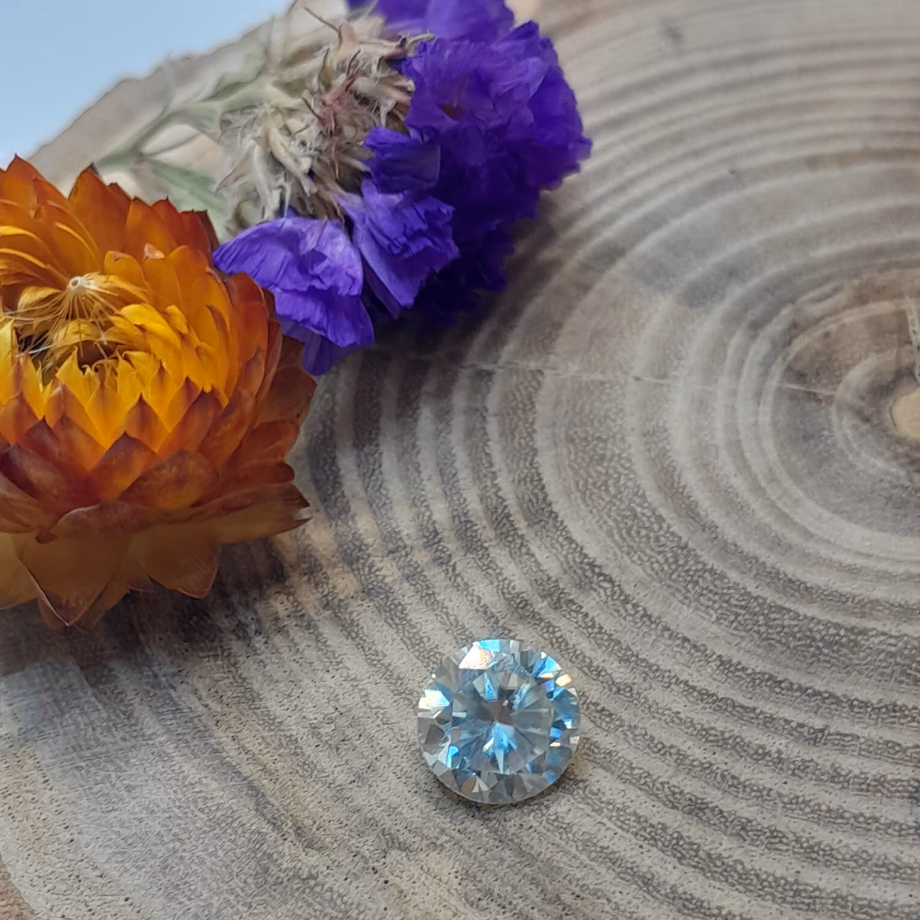 الماس روسی یا موزانایت سفید  رنگ D