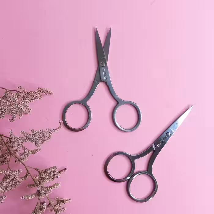 قیچی سرکج ابرو . تیتانیوم 