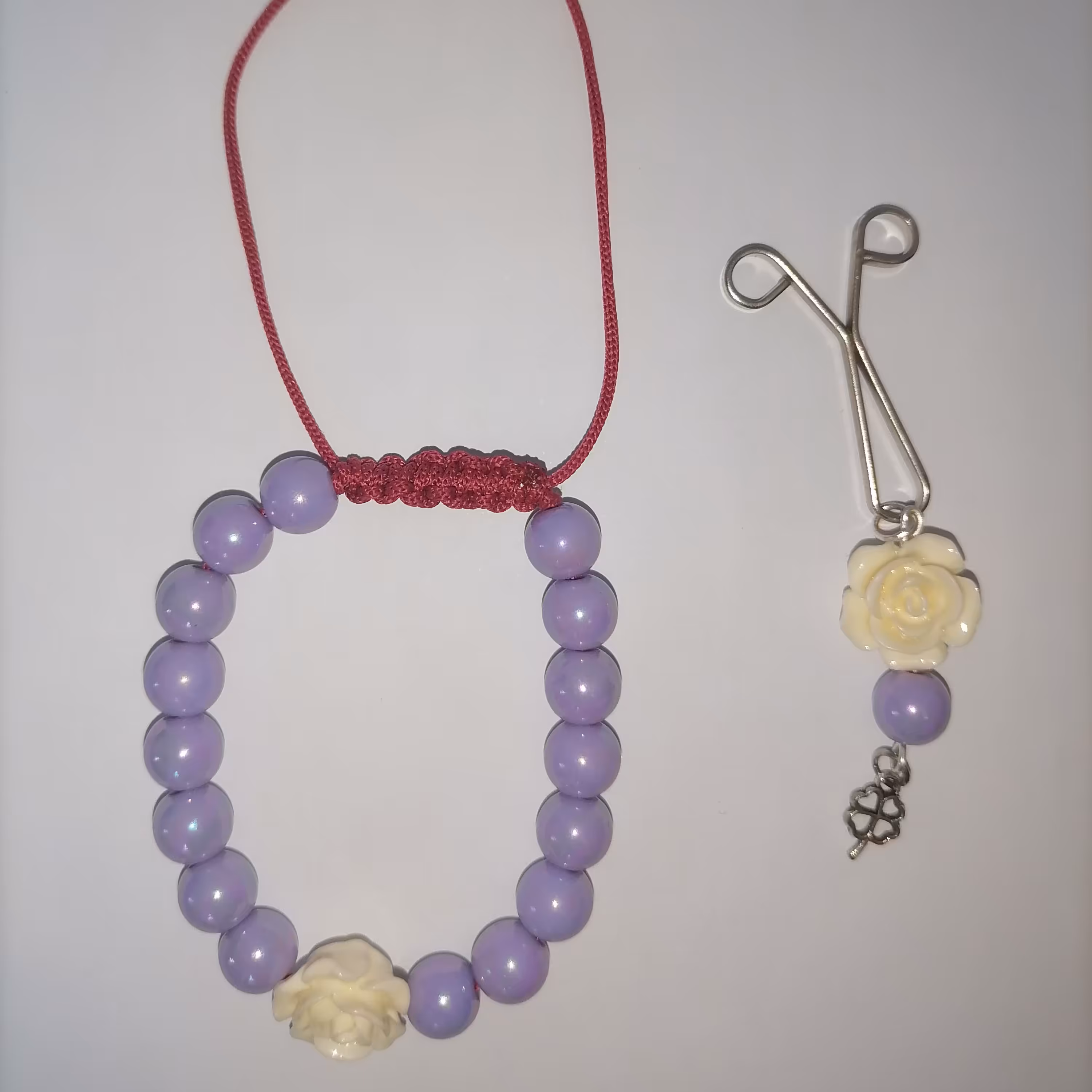 دستبند مهره ای  کشویی بنفش با مهره گل  به همراه ست گیره روسری 