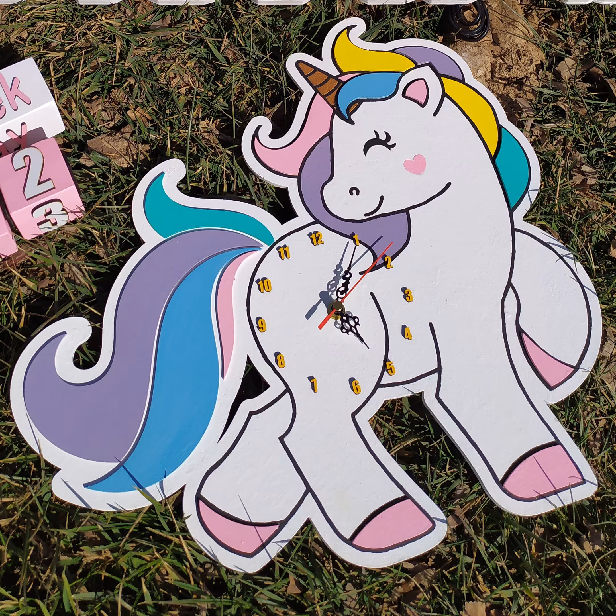 ساعت دیواری یونیکورن 