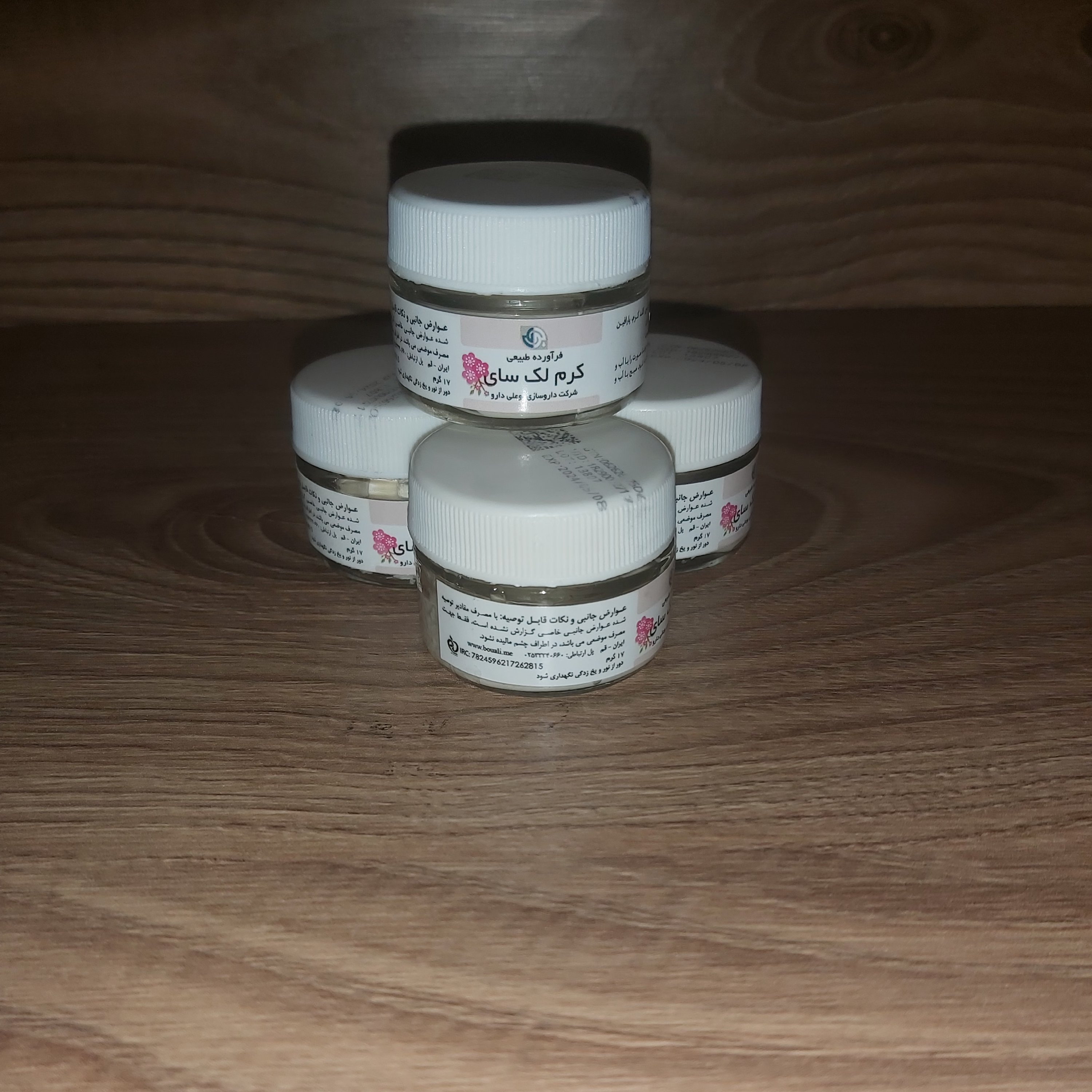 کرم ضدلک لک سای تهیه شده از شنبلیله موم بیزوکس کلد کرم پارافین و    ضد لک قوی بهبود تیرگی پوست