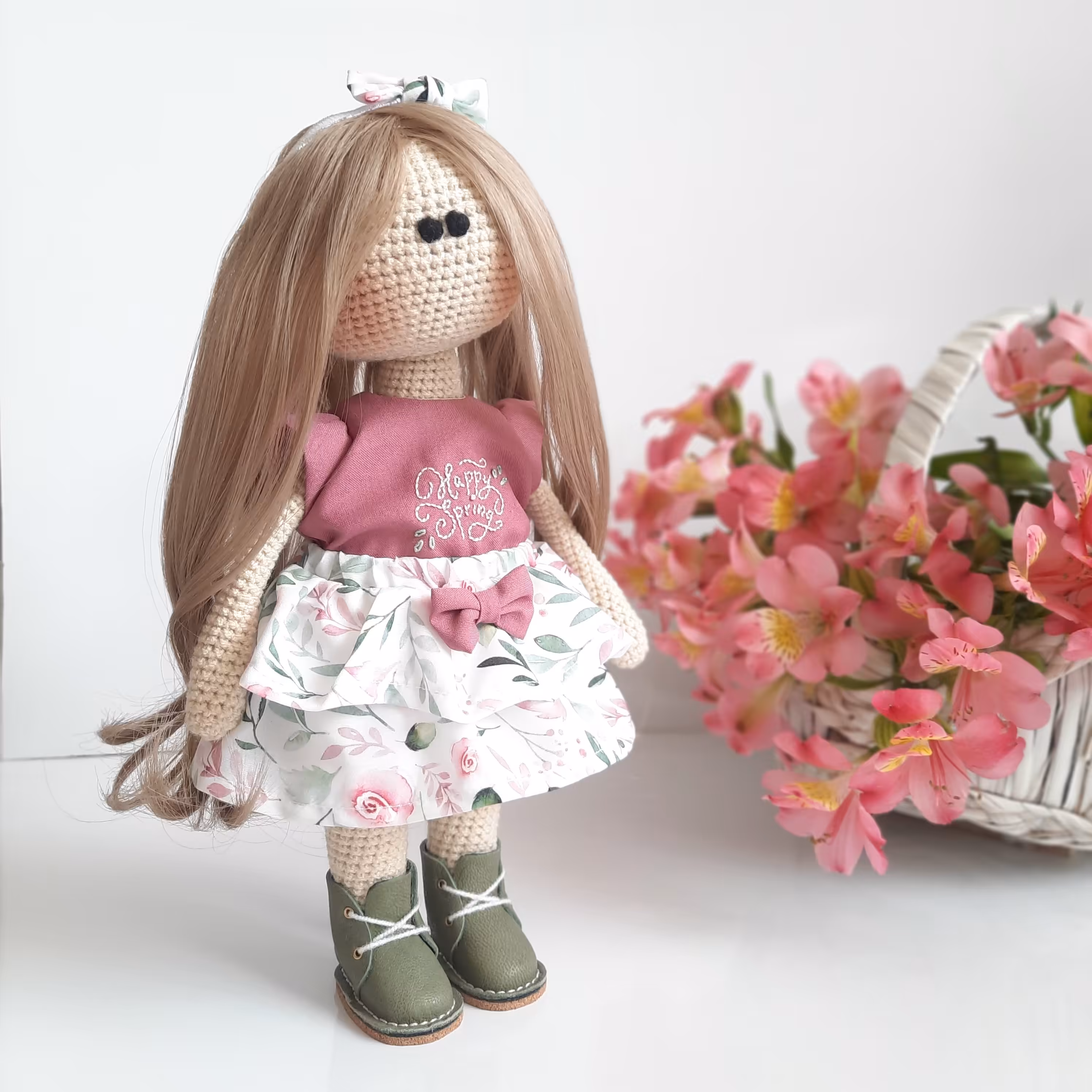 عروسک روسی دستباف با لباس بهاره 30 سانتی متری با کفش چرمی دستدوز 