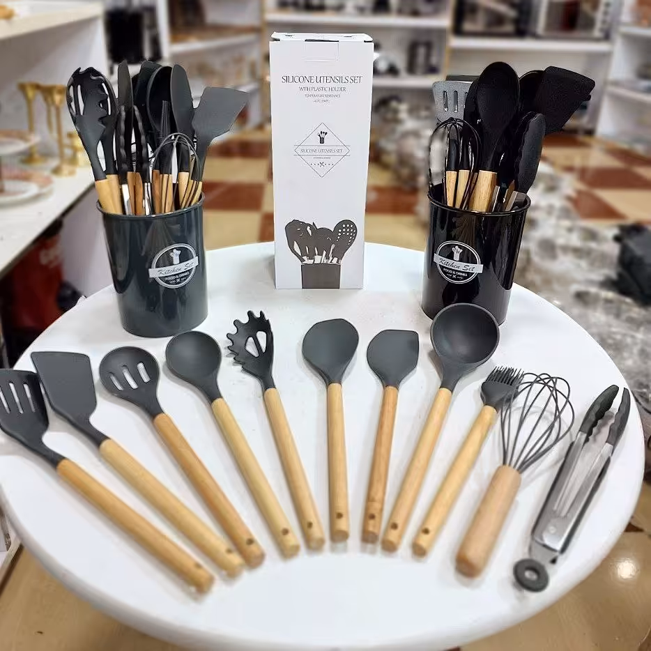 سرویس کفگیر ملاقه سیلیکونی 
12 پارچه کاربردی