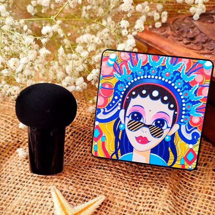 کوشن رنگ روشن قیمت مناسب با پد قارچی کیفدار طرح دختر چینی