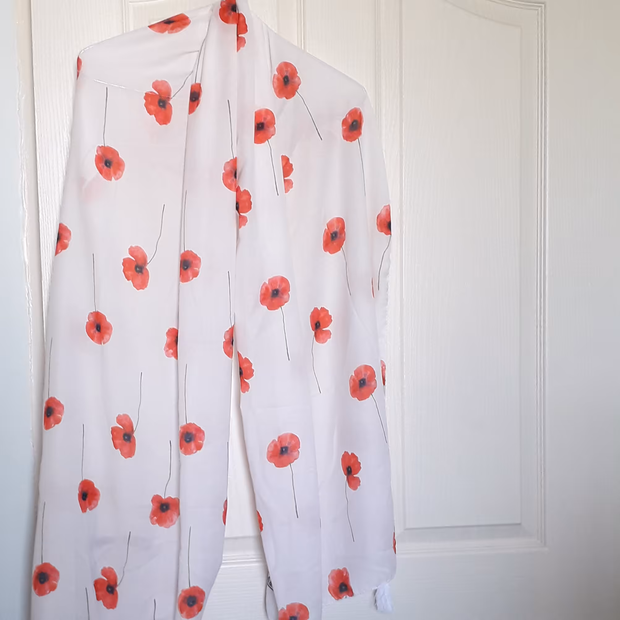 شال حریر زمینه سفید گل بنفشه قرمز