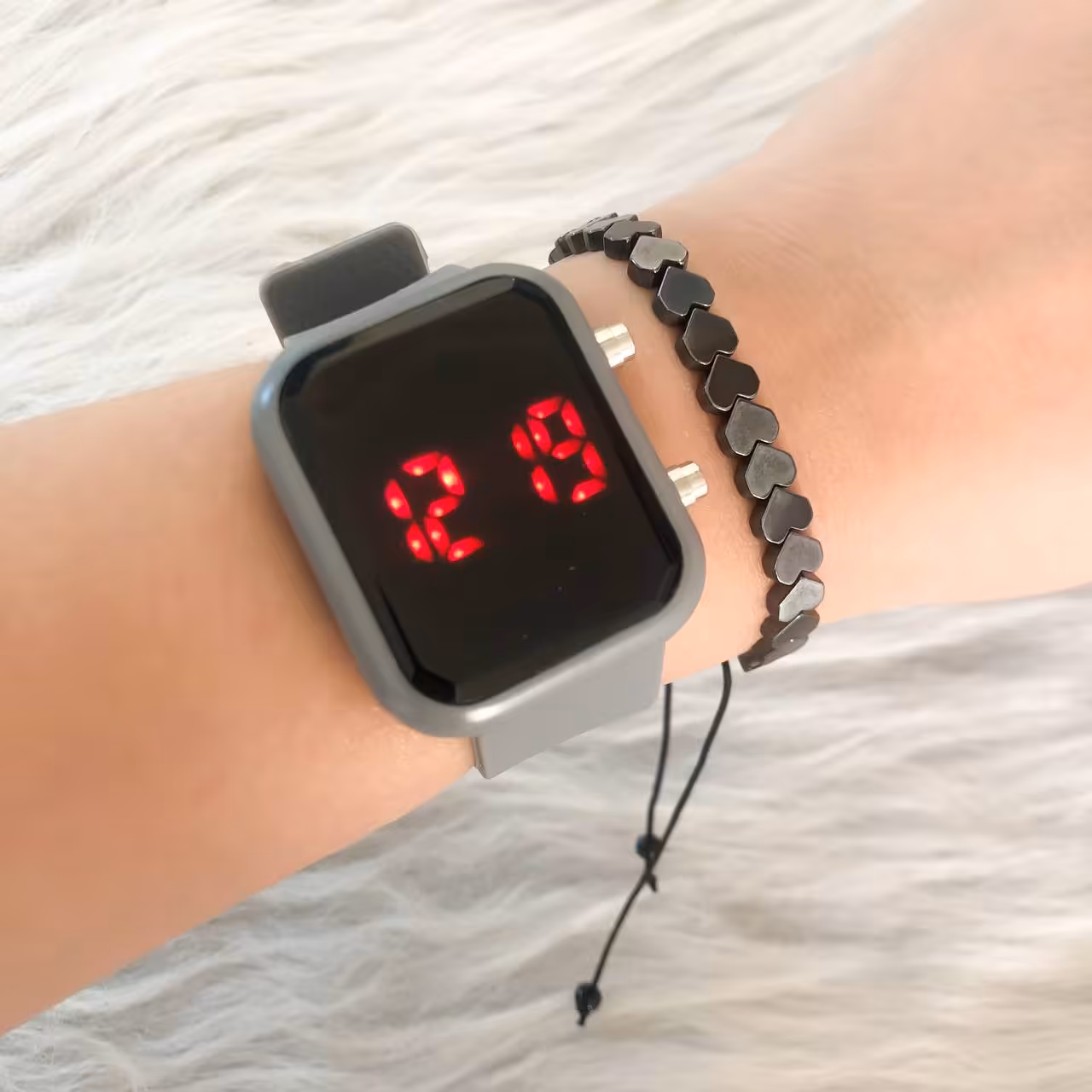 ساعت دیجیتالی بند ژله ای طوسی همراه با دستبند حدید نقره ای 