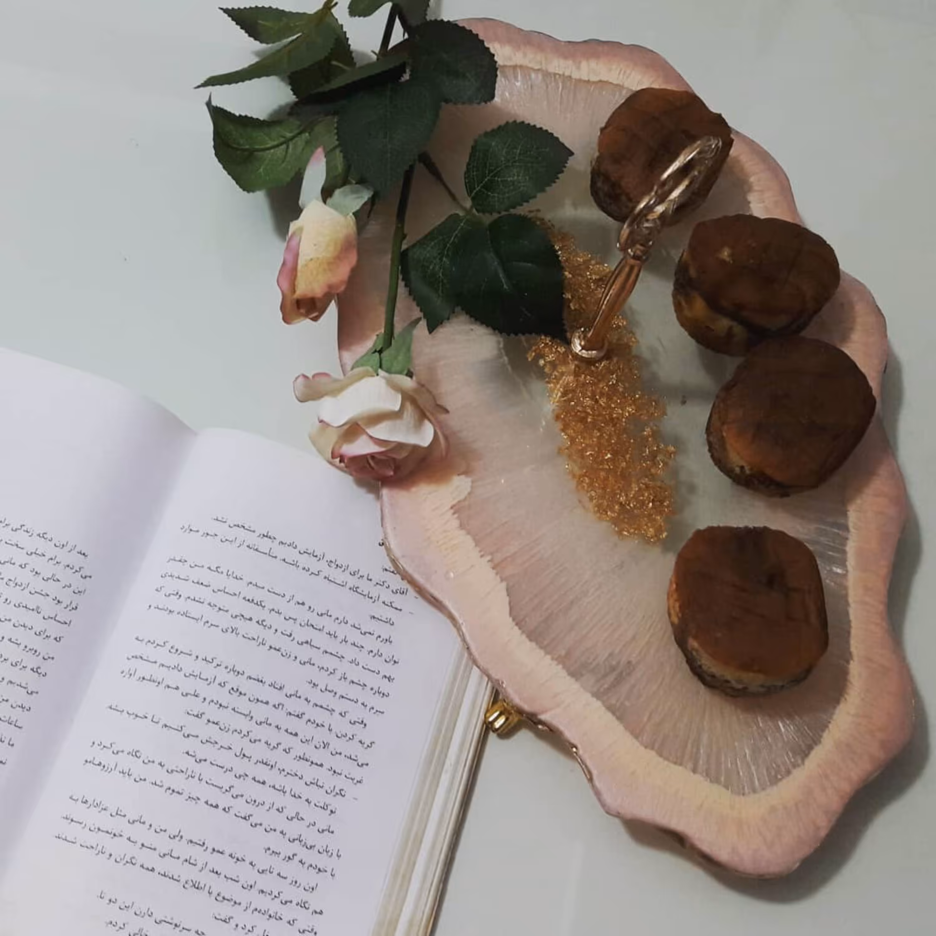 شیرینی خوری رزینی قالبی  قطر 40 سانت در رنگ بندی مختلف