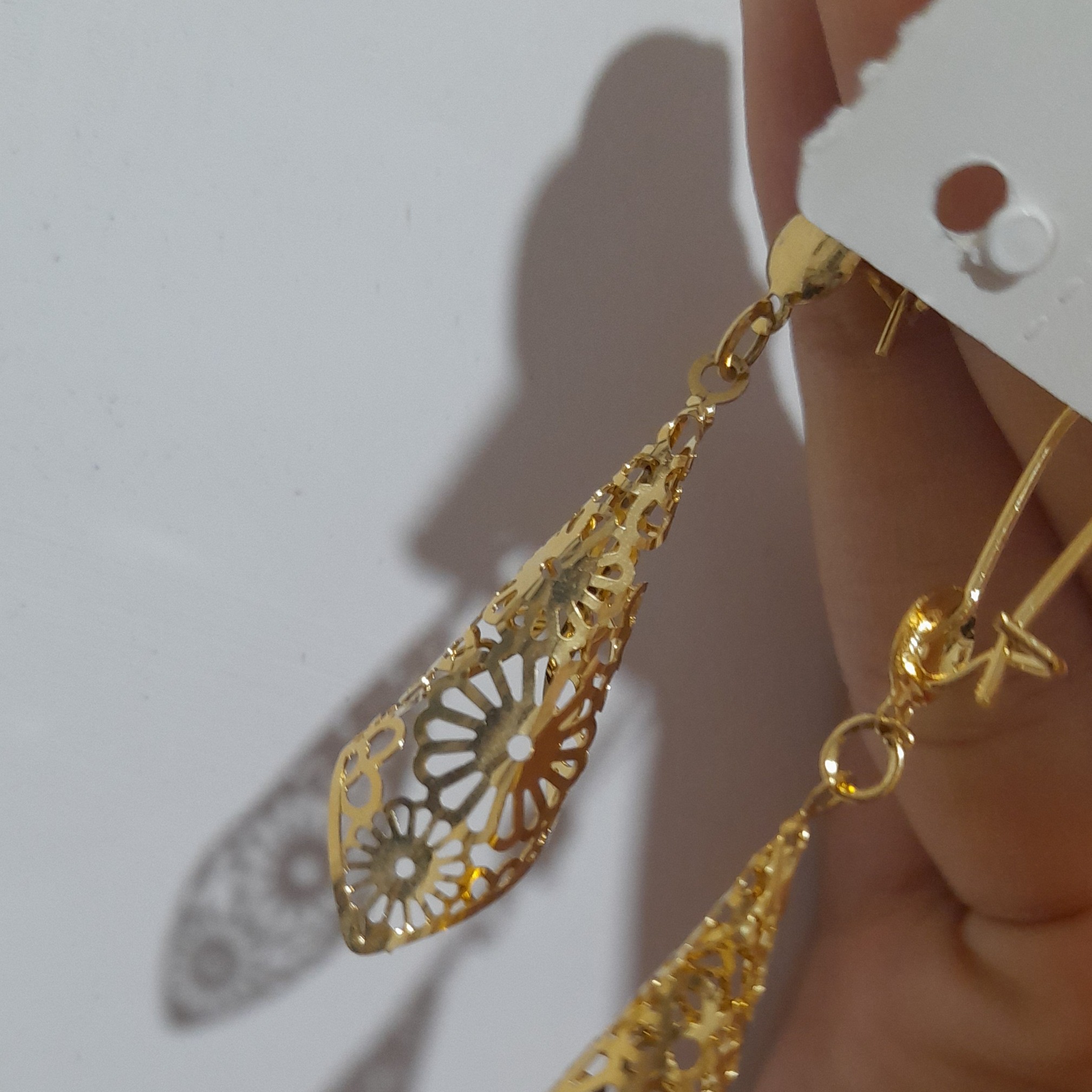 گوشواره شیپوری طرح گل رنگ طلایی سایز متوسط