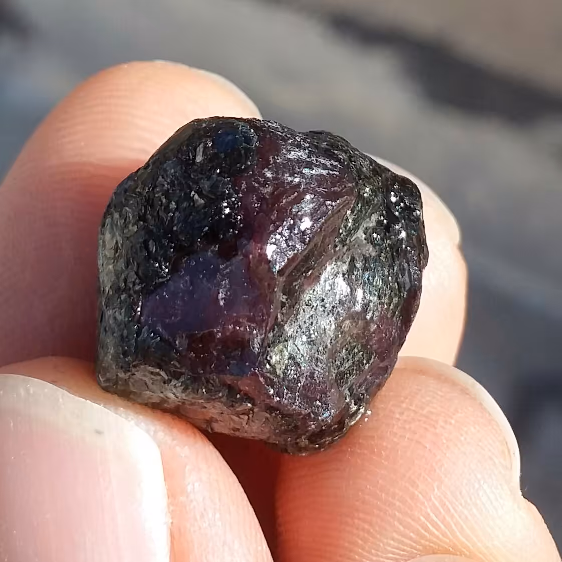 سنگ راف خام وارداتی گارنت جواهراتی محشر 100 در 100 طبیعی شاااهکار خلقت
بی نظیر شاهکار خلقت
کد 10960