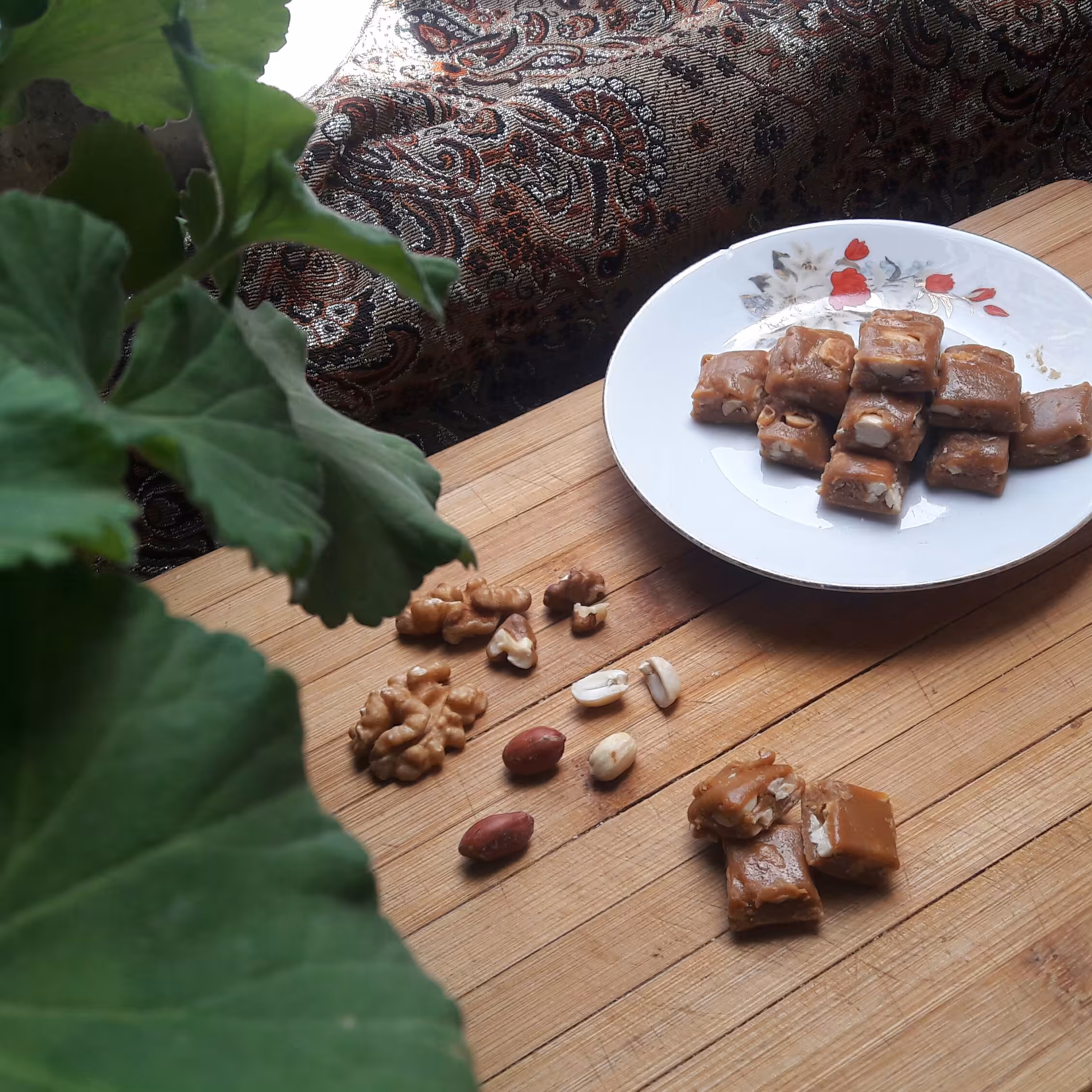 شیر پیره بادام زمینی( شکلات بادامی سالم تهیه شده با شکر سرخ )در بسته بندی 100  گرمی 