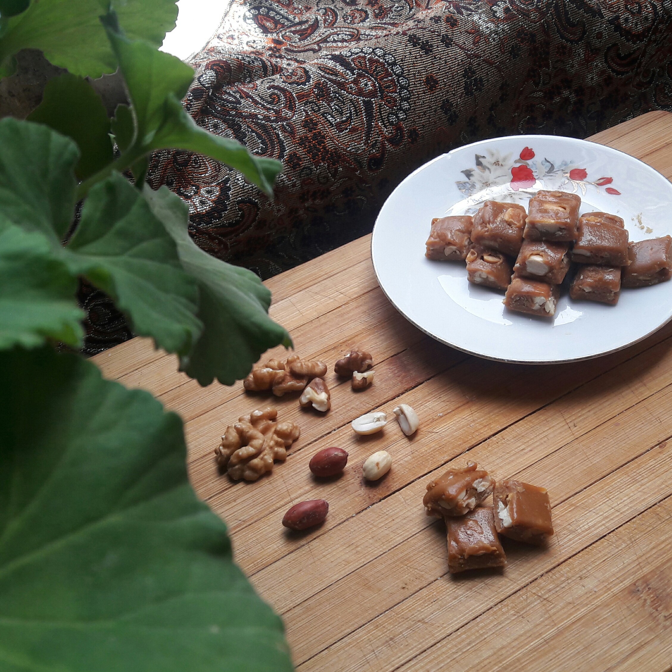 شیر پیره بادام زمینی( شکلات بادامی سالم تهیه شده با شکر سرخ )در بسته بندی 100  گرمی