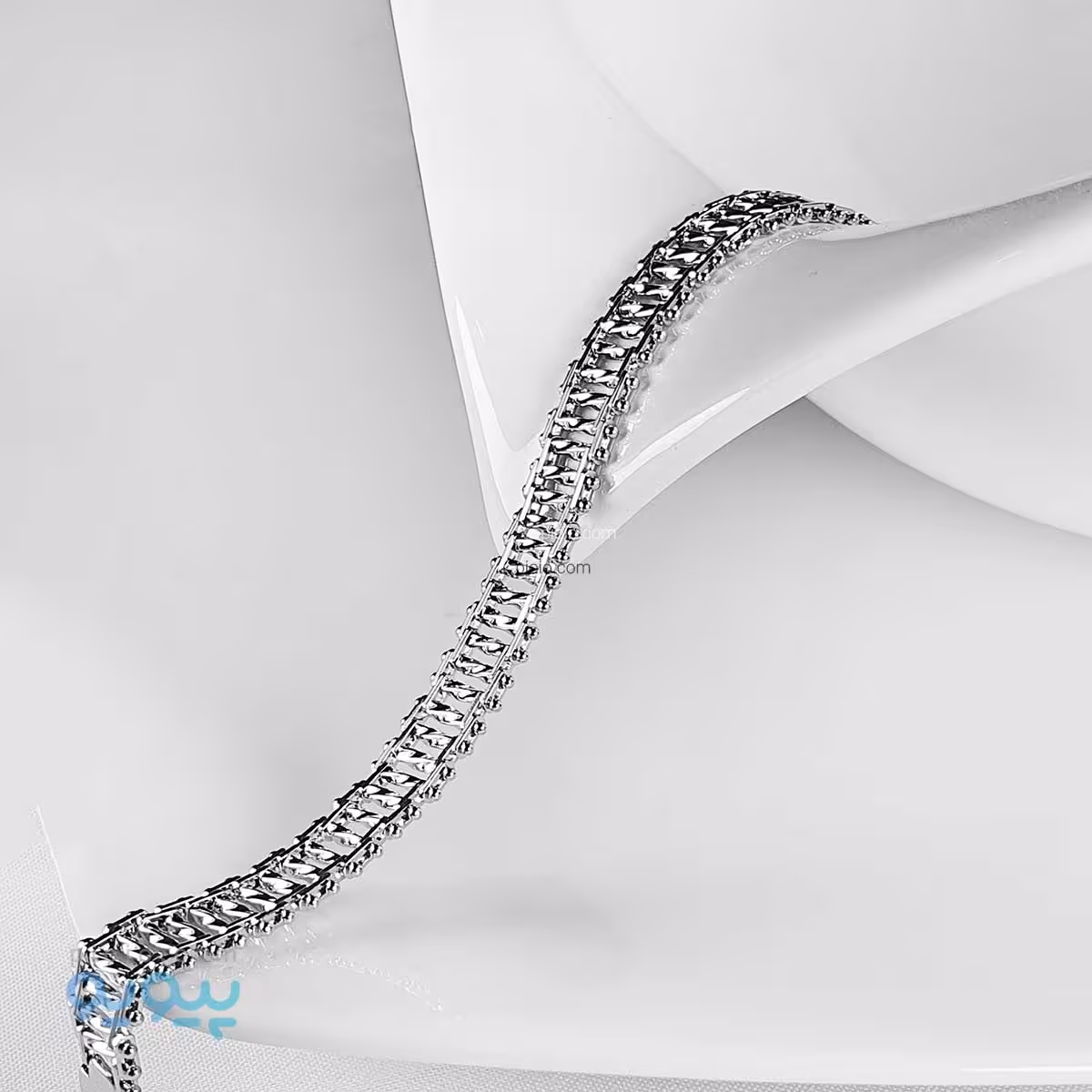 دستبند زنجیر کارتیر مستطیلی نقره ای و طلایی