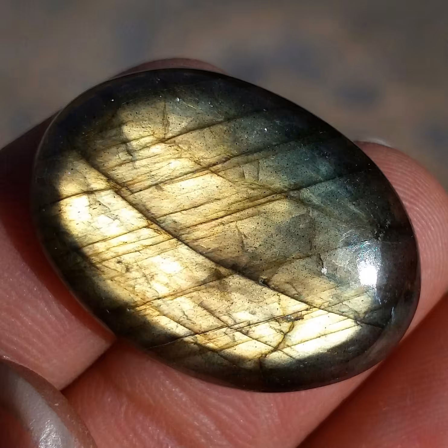 نگین لابرادوریت با رنگ و تلالویی بی نظیر کاملا طبیعی شاهکار خلقت کد 9293