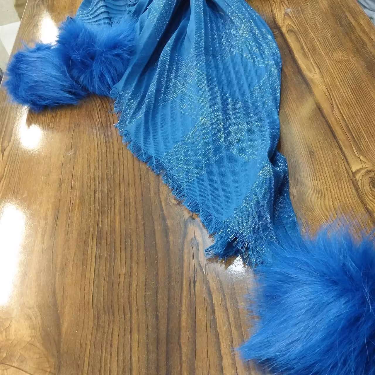 روسری پلیسه پوم دار