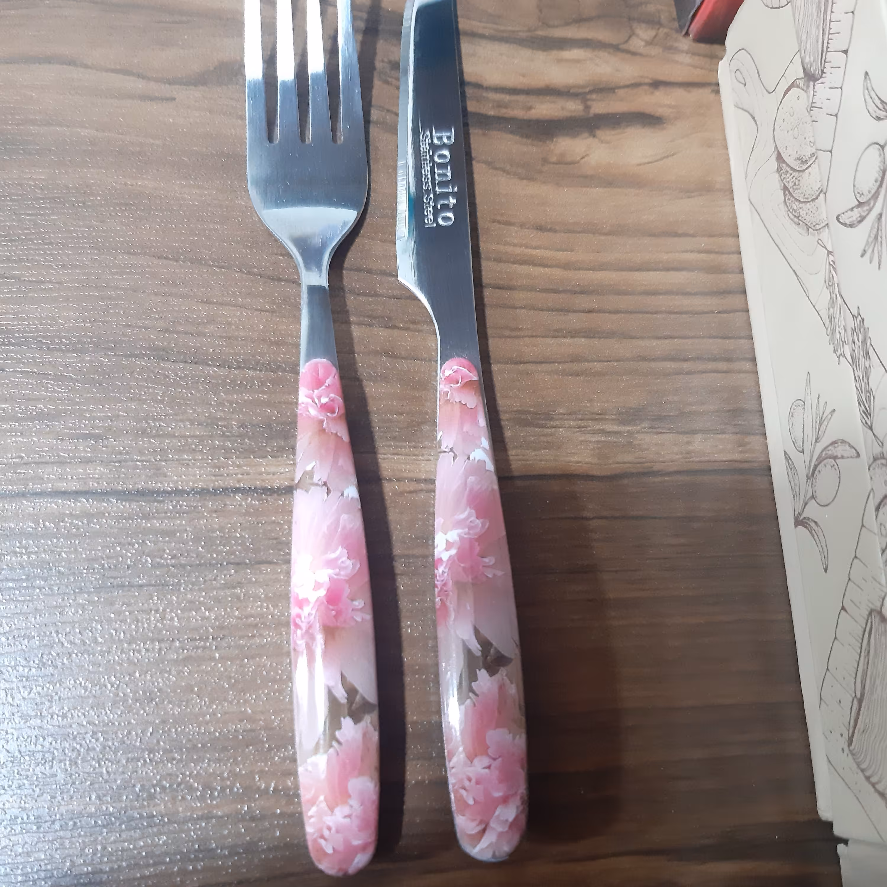 کارد و چنگال گلدار ،موجود در دو طرح ،شش کارد و شش چنگال ،کیفیت عالی