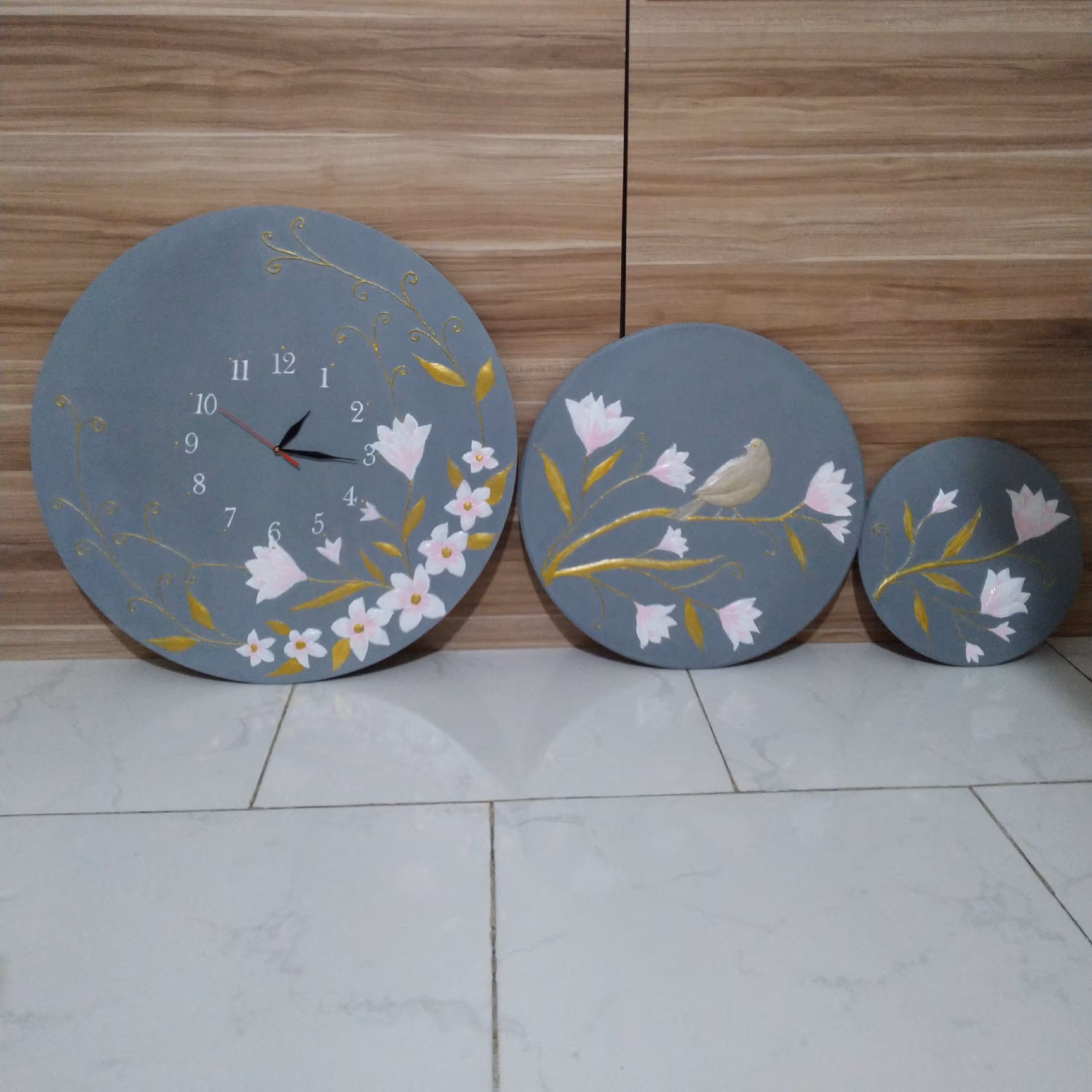 ساعت دکوراتیو، چوبی، سه تکه، نقش برجسته، 