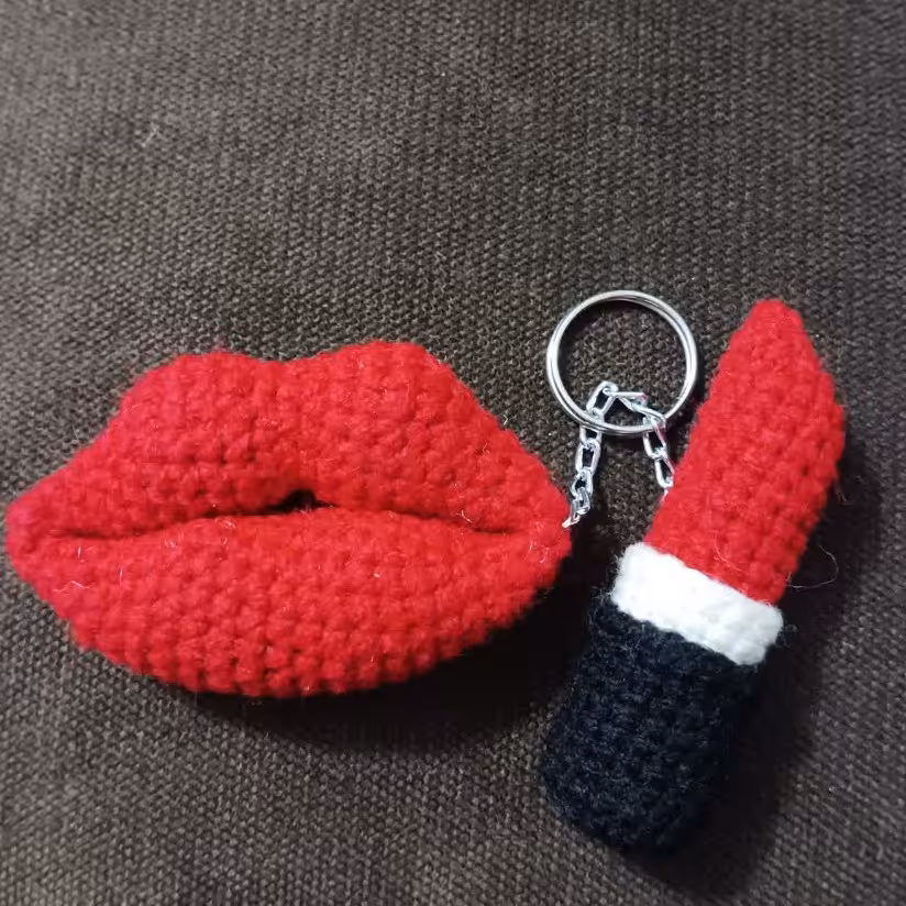 عروسک جاکلیدی لب 