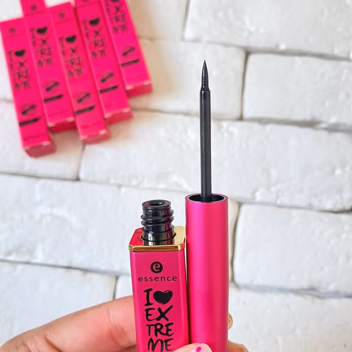 خط چشم پوکه فلزی اسنس نوک ماژیکی 