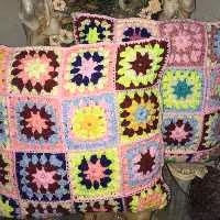 کوسن موتیف دستبافت در رنگبندی عالی با کاموای درجه یک