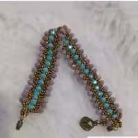 دستبند دست ساز کار شده با سنگ های کریستالی درجه یک