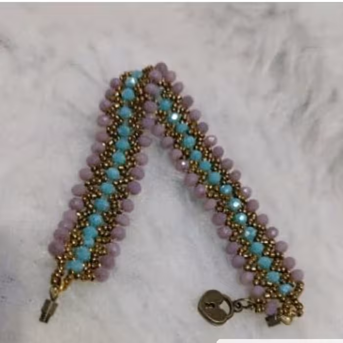 دستبند دست ساز کار شده با سنگ های کریستالی درجه یک